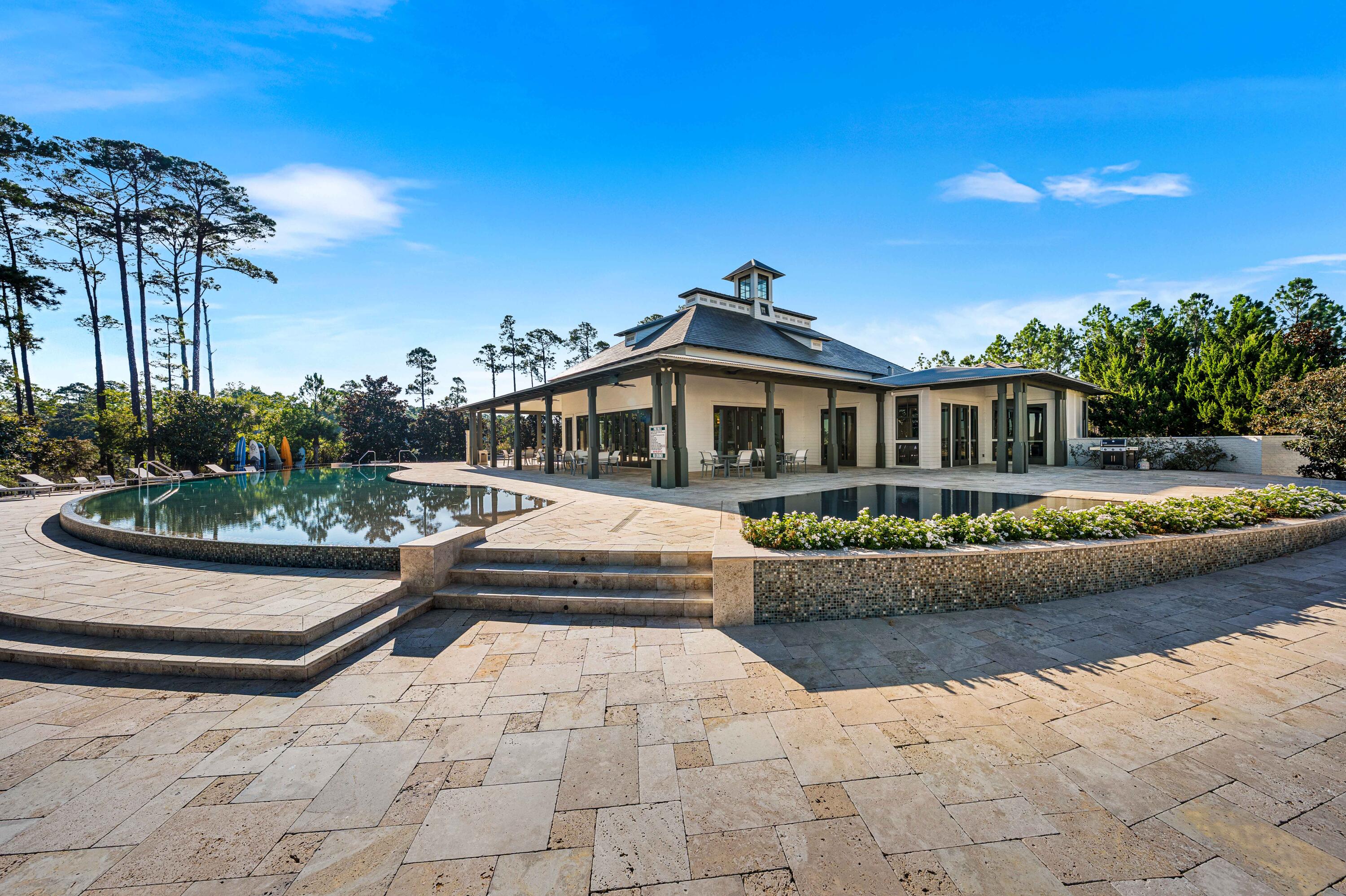 CHURCHILL OAKS - Residential