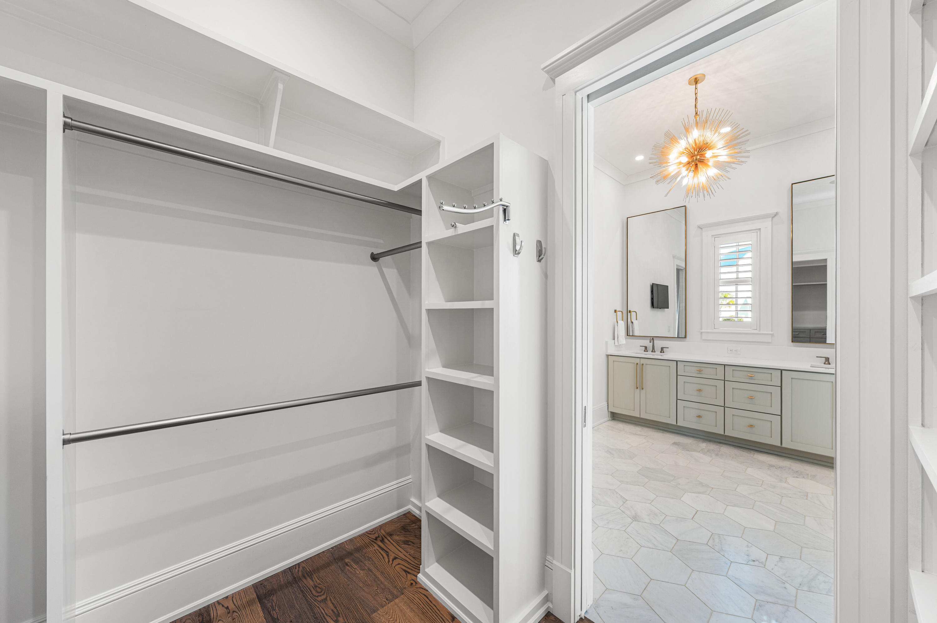 CHURCHILL OAKS - Residential