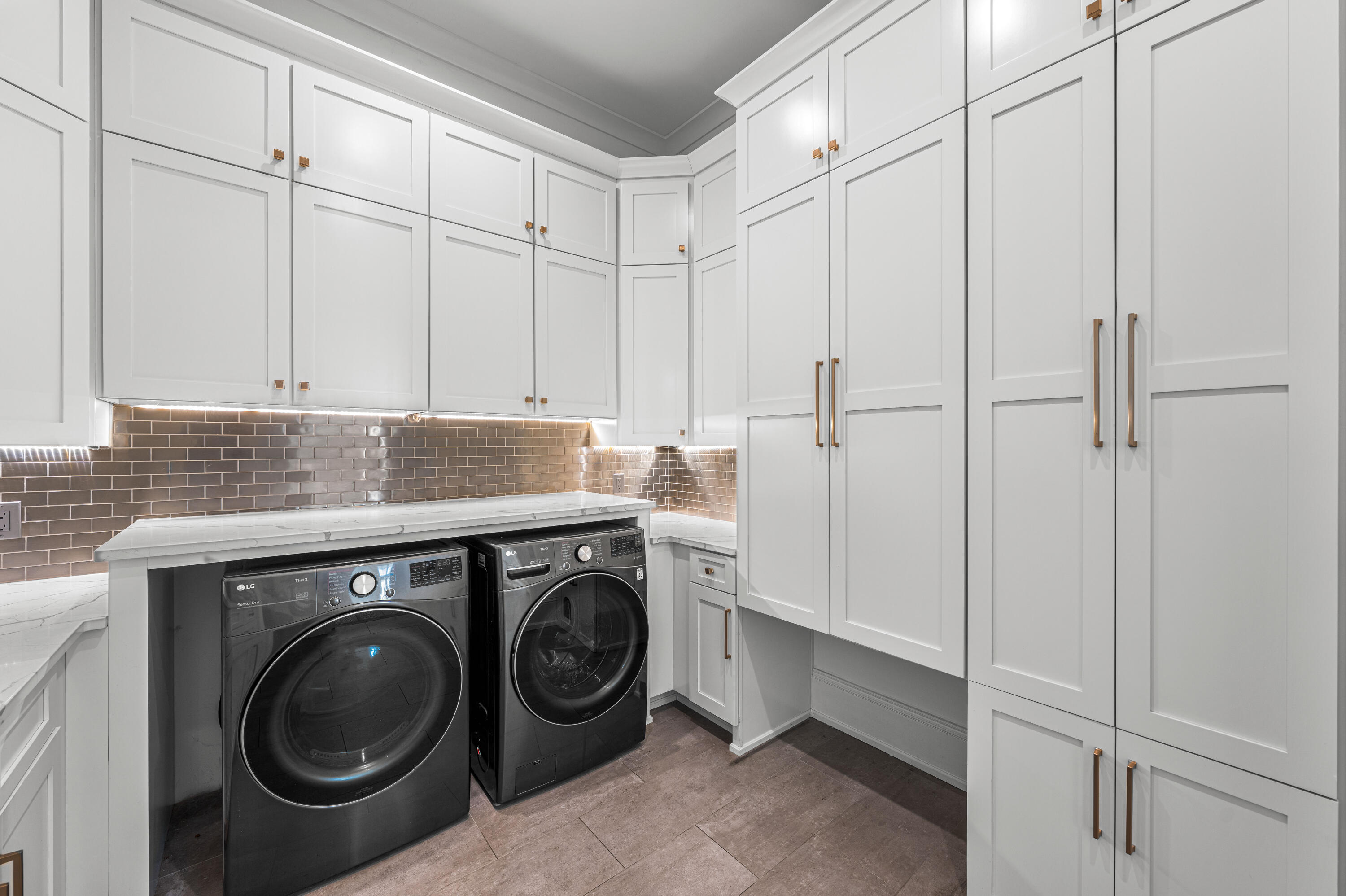 CHURCHILL OAKS - Residential