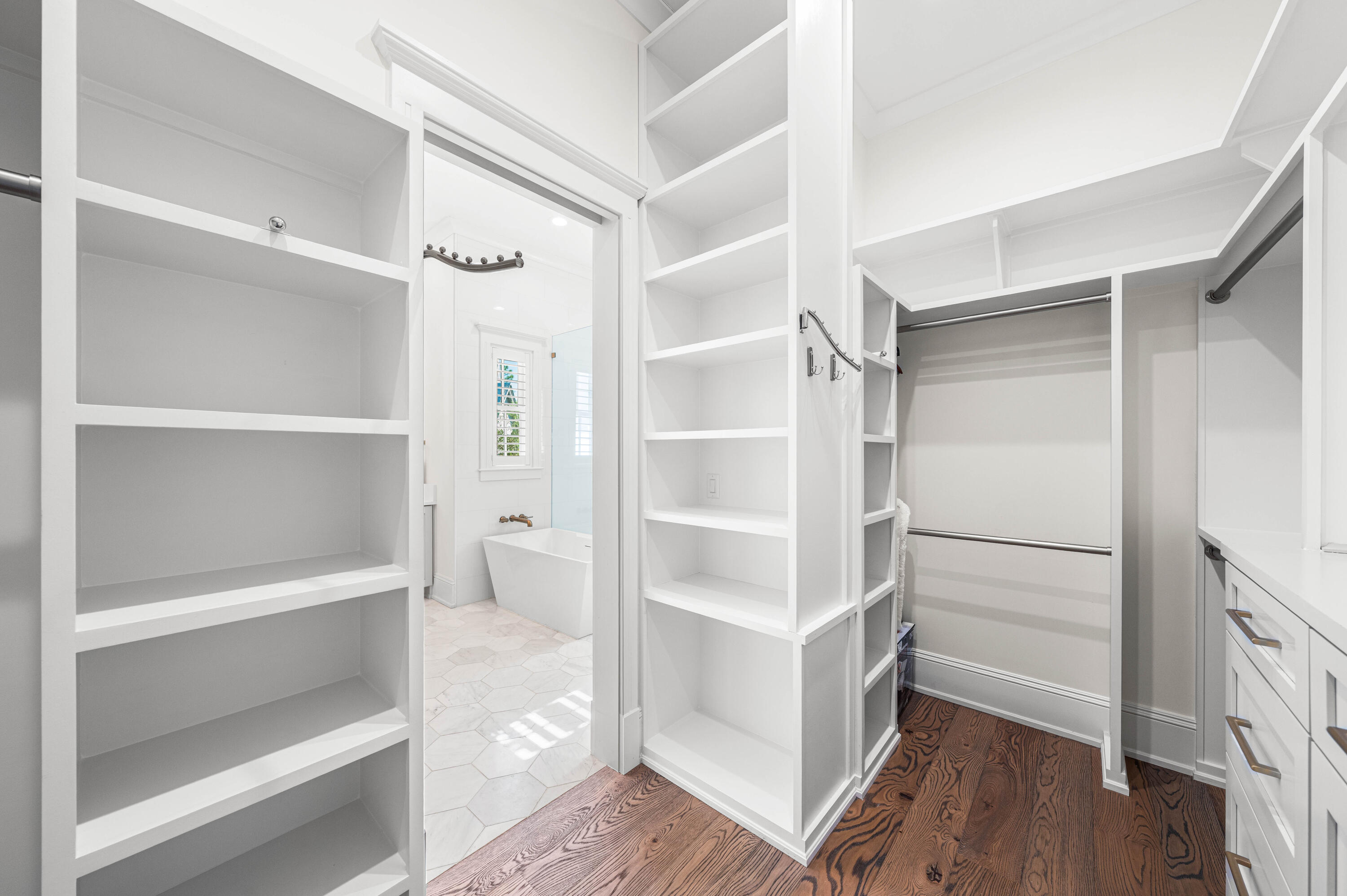 CHURCHILL OAKS - Residential