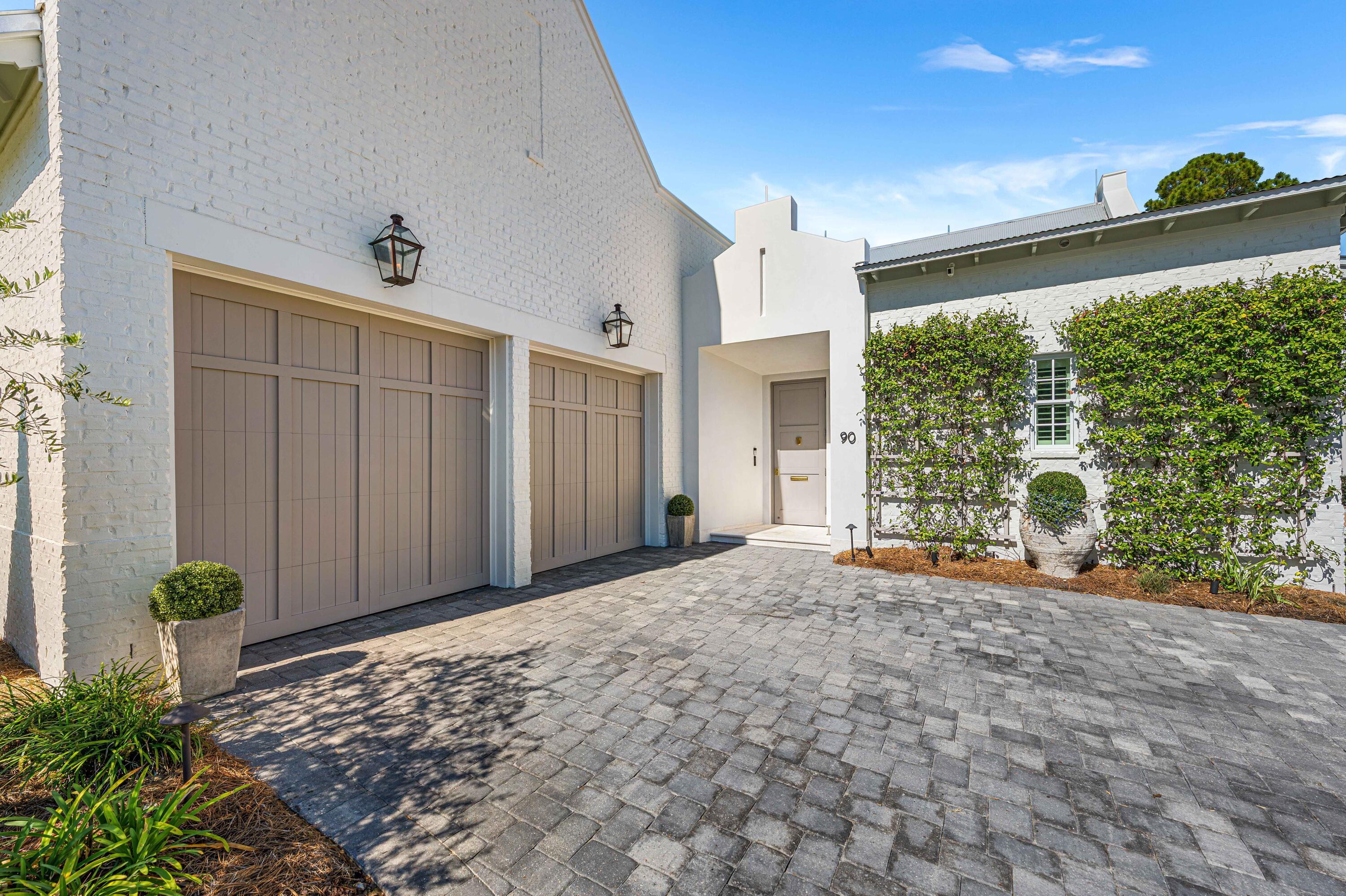 CHURCHILL OAKS - Residential