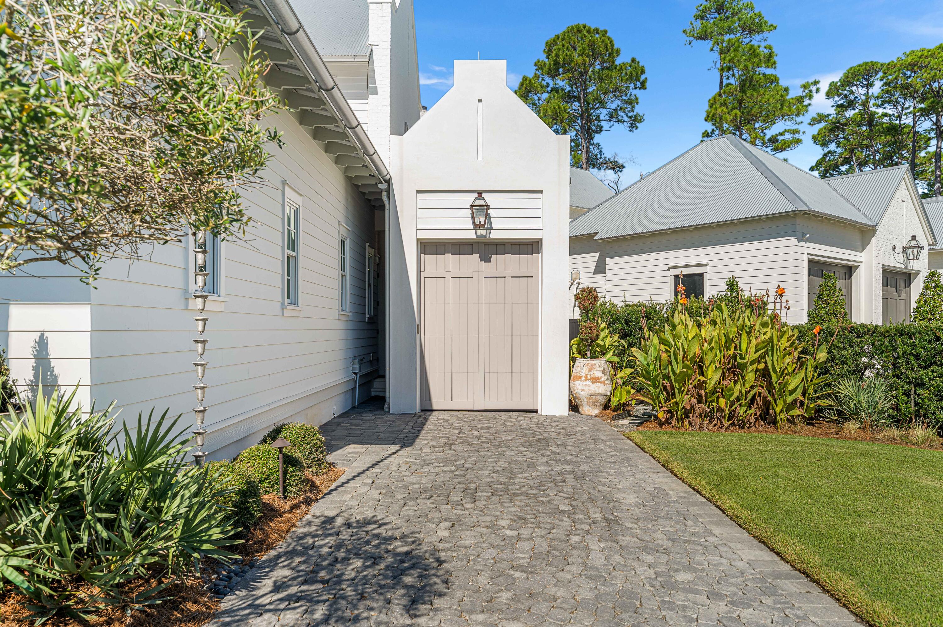 CHURCHILL OAKS - Residential