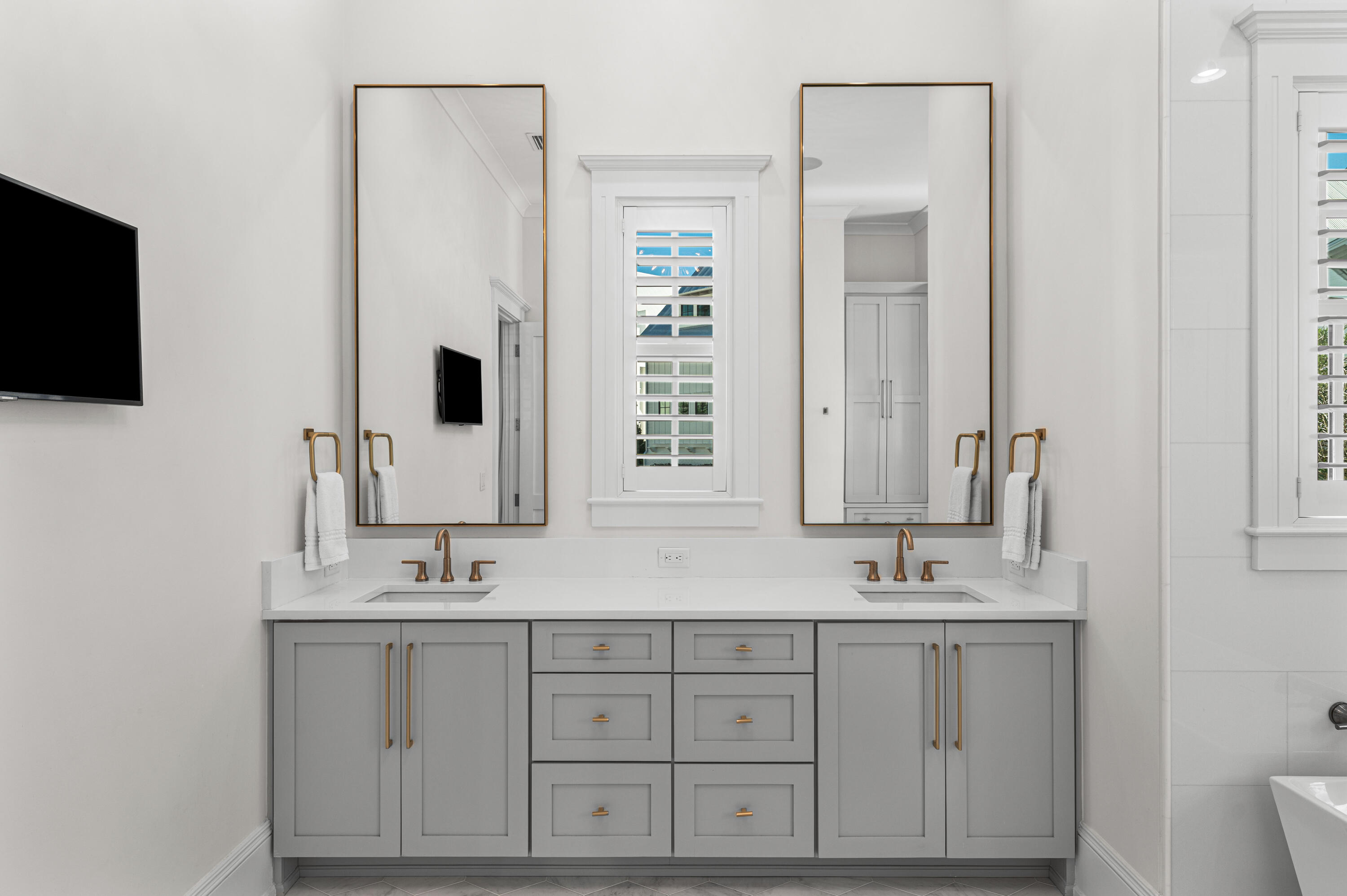 CHURCHILL OAKS - Residential