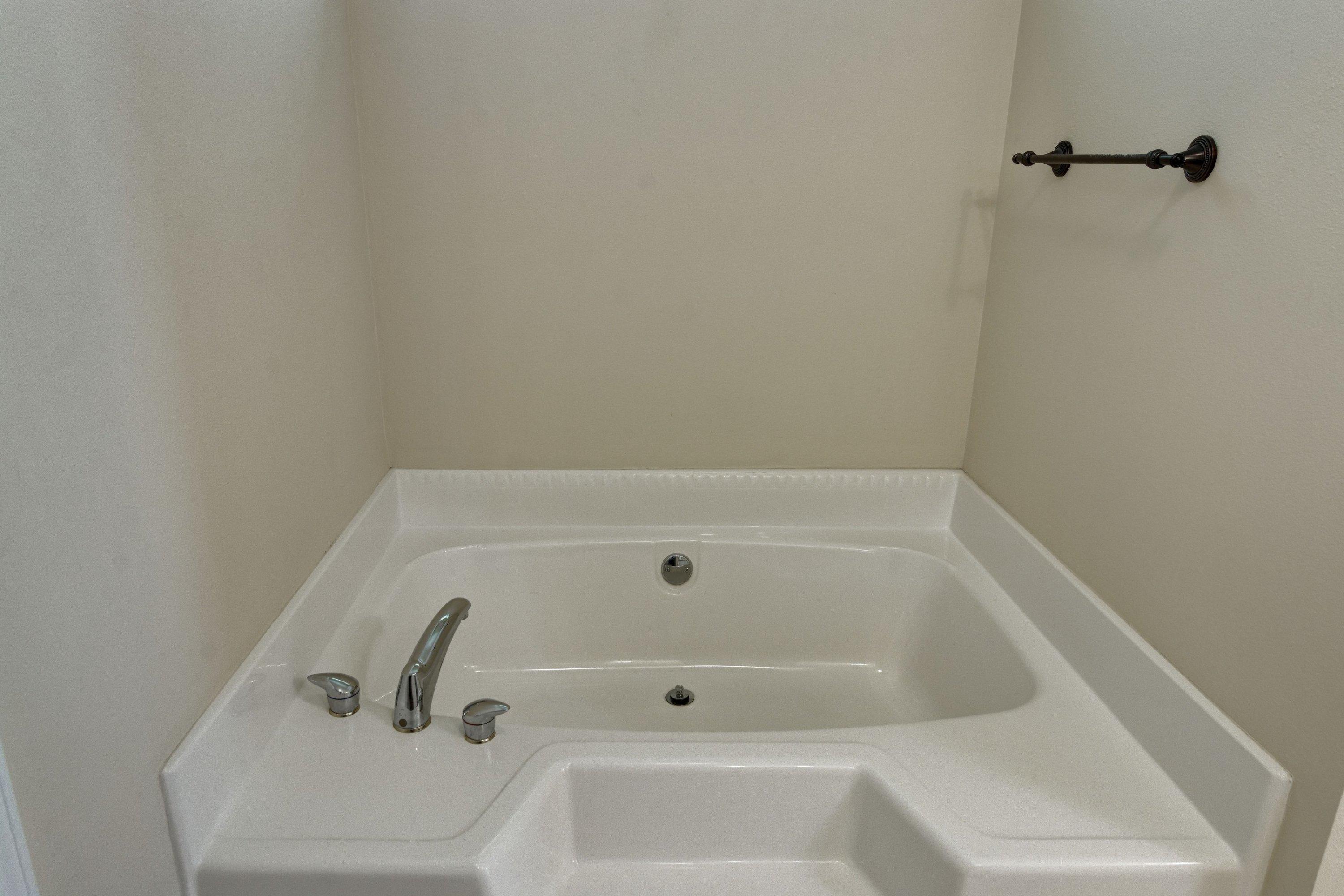 KELLIE'S WAY - Residential