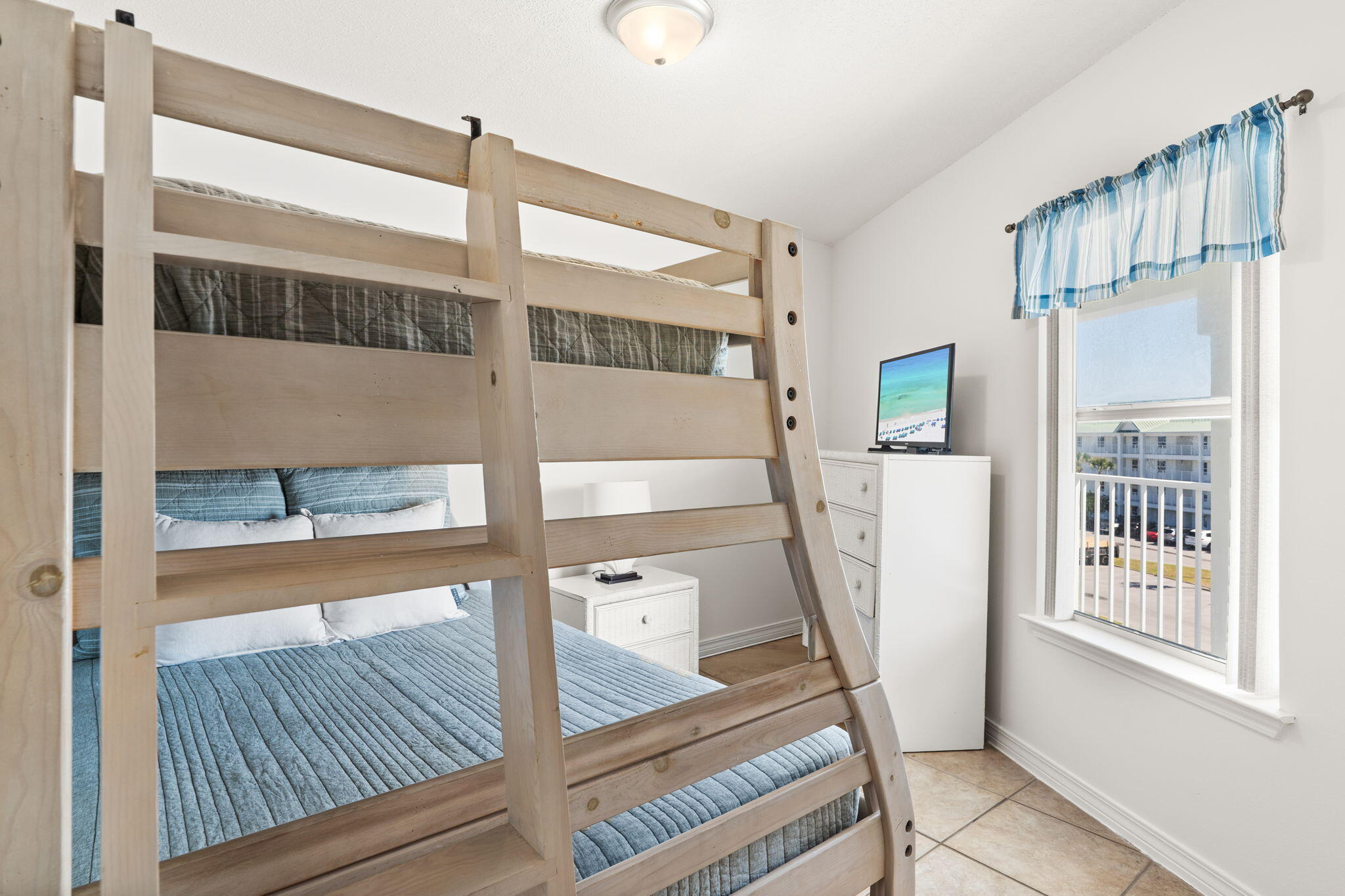 MARAVILLA CONDO 1 - Residential