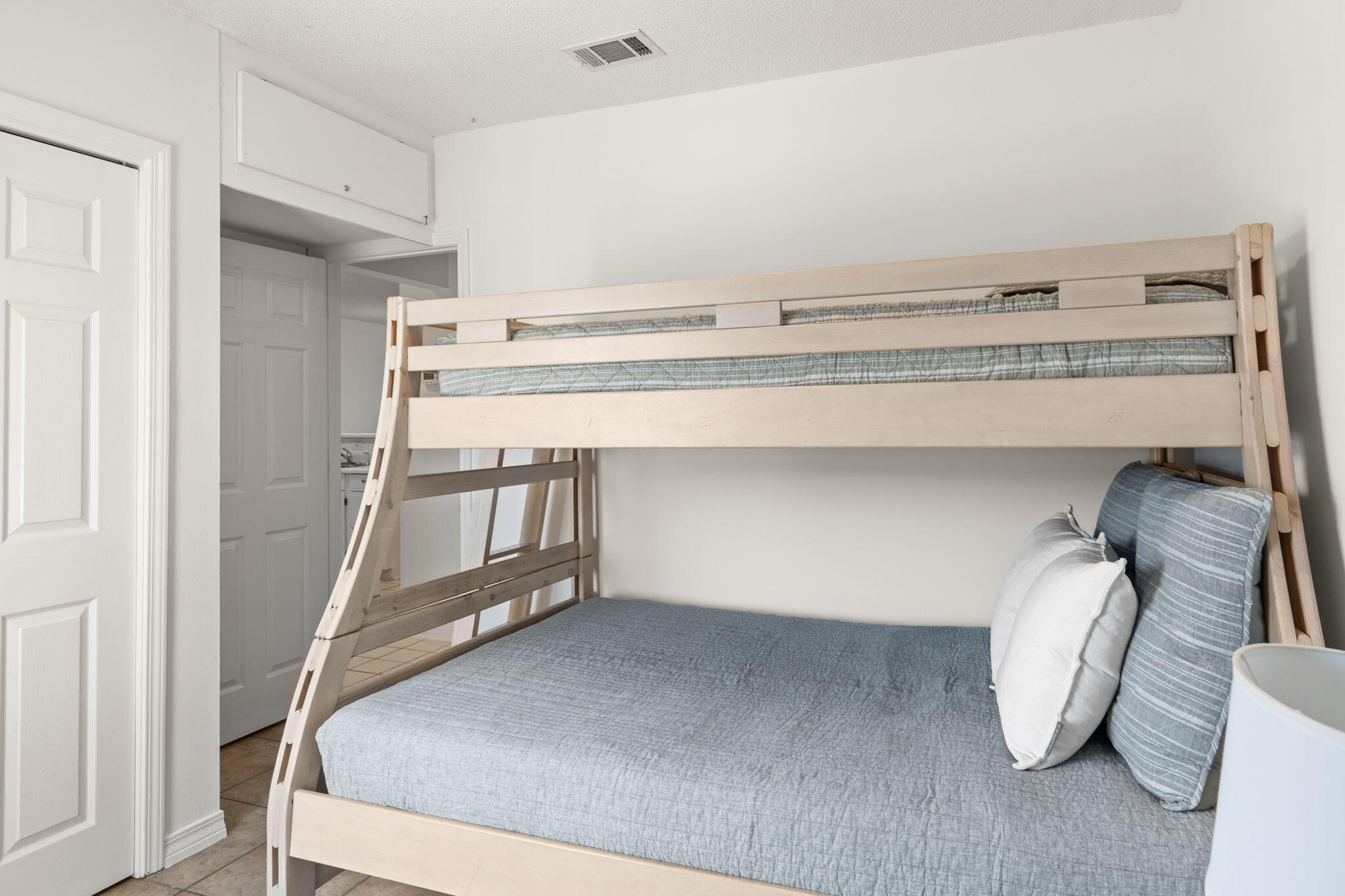 MARAVILLA CONDO 1 - Residential