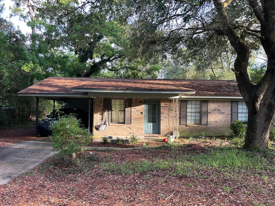 Quiet area located in North Defuniak Springs near Juniper lake. Convenient access to shopping and dining. Buyer to verify all pertinent information including square footage and lot dimensions. Property is being sold AS IS.