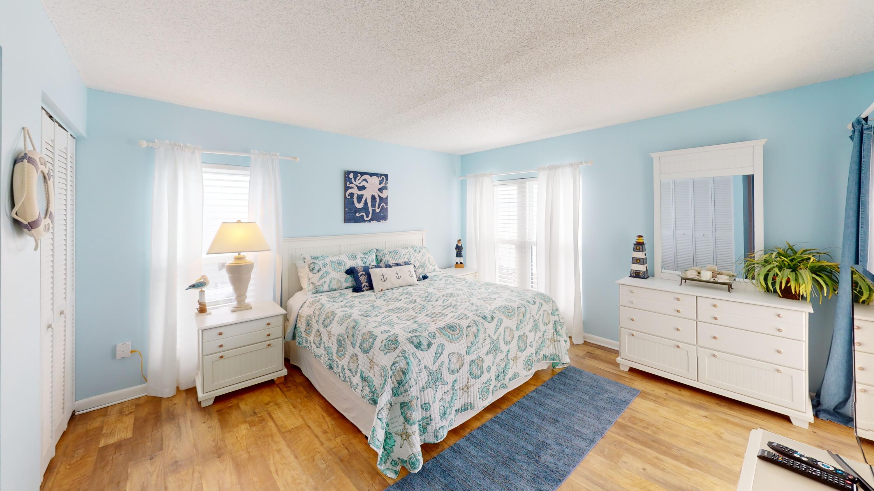 EMERALD ISLE - Residential