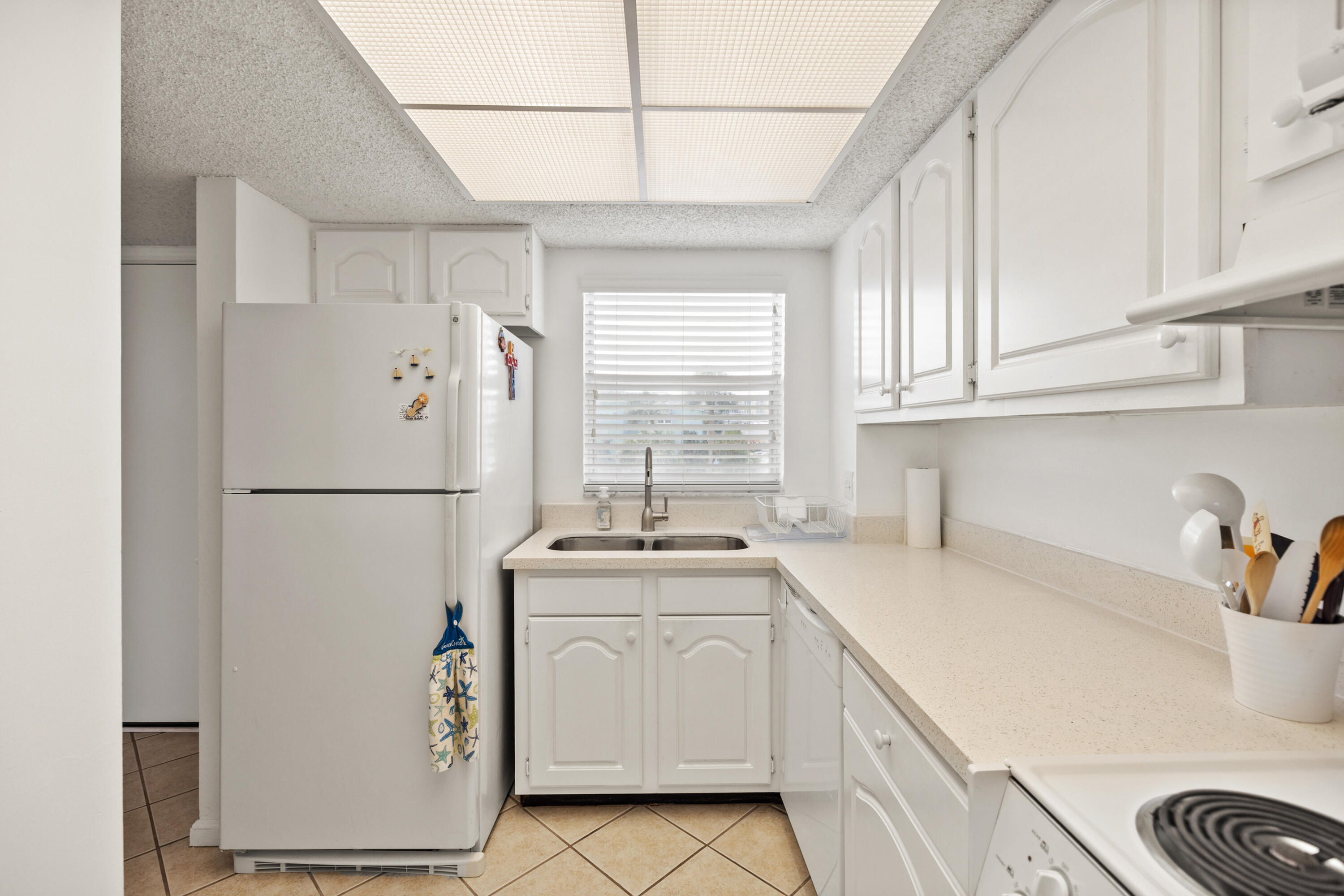 EL MATADOR CONDO - Residential Lease