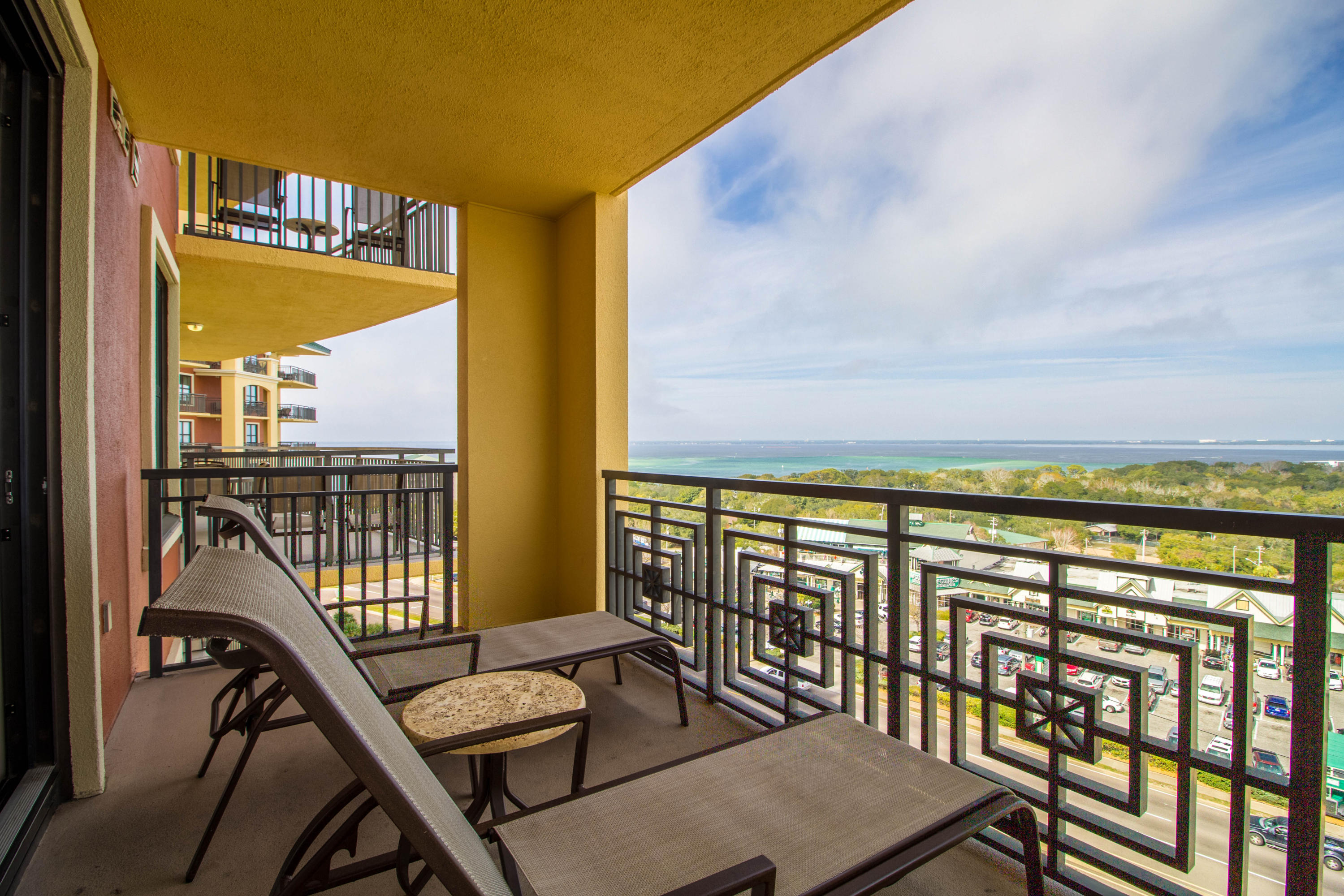 EMERALD GRANDE - Residential