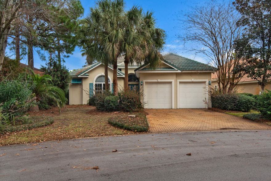 One of the larger homes in Emerald Lakes subdivision, this home if ready to accommodate even a larger family.  Enjoy the lake view from the screened in patio or enjoy the community amenities a short walk away.  Emerald Lakes is ideally situated in Destin close to Destin Commons and restaurants.  Perfectly suited for a growing family, the home boasts an open floorplan with plenty of room to spread out!  This home offers many custom features including a fireplace a whirlpool tub and walk in closets.