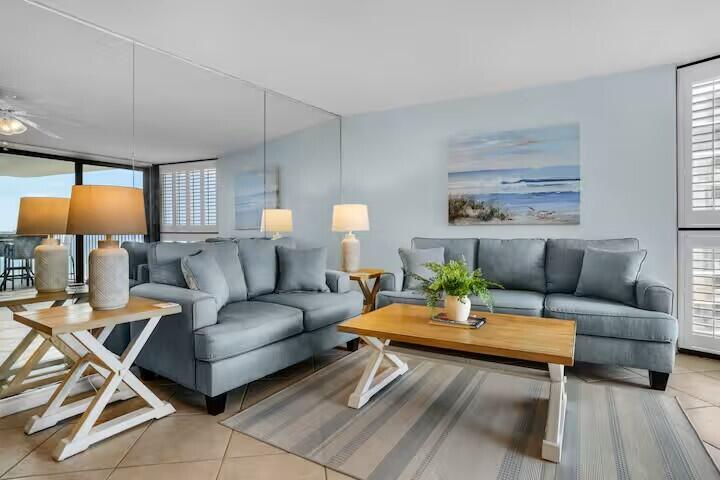 MAINSAIL CONDO PH 5 - Residential