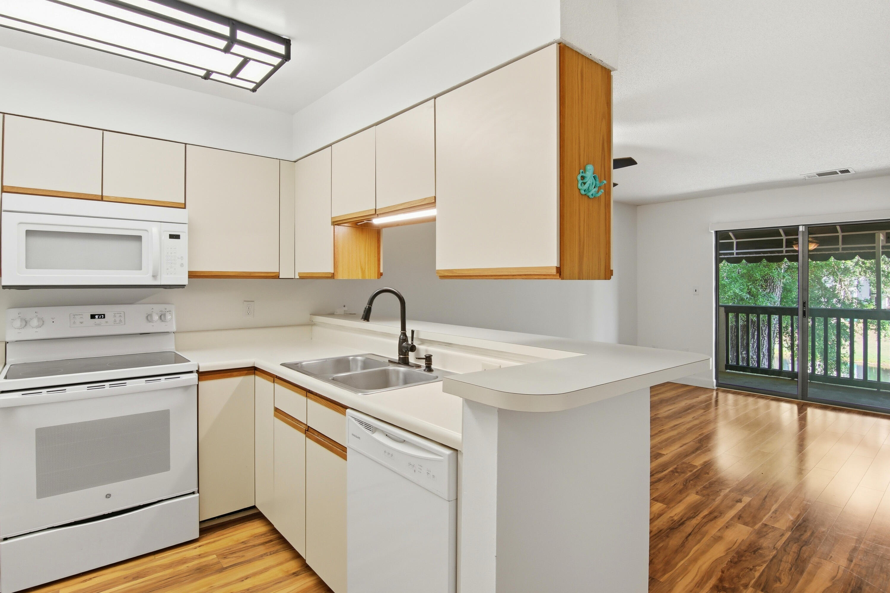 LAKESIDE CONDO AT BLUEWATER BAY - Residential