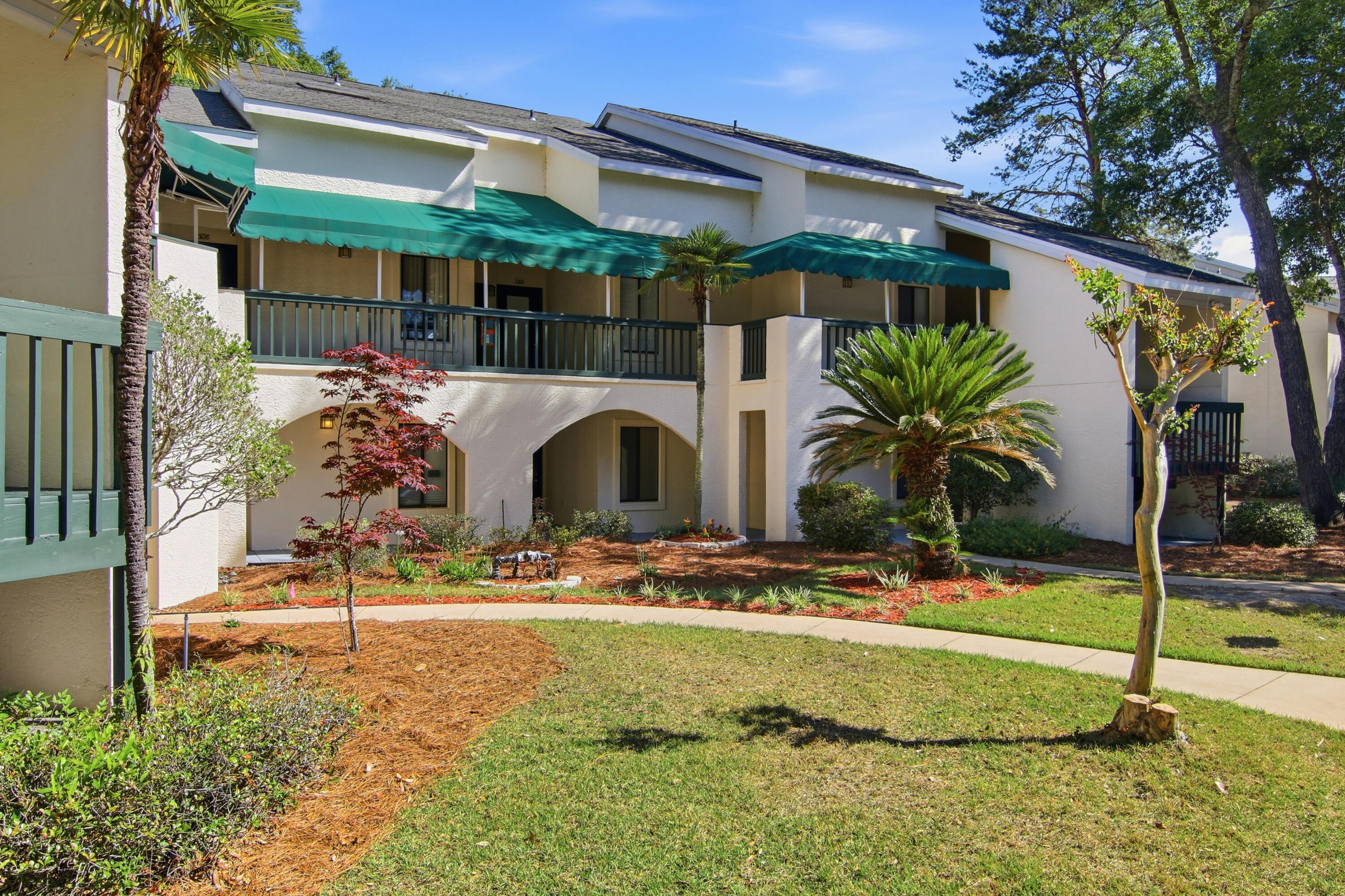LAKESIDE CONDO AT BLUEWATER BAY - Residential
