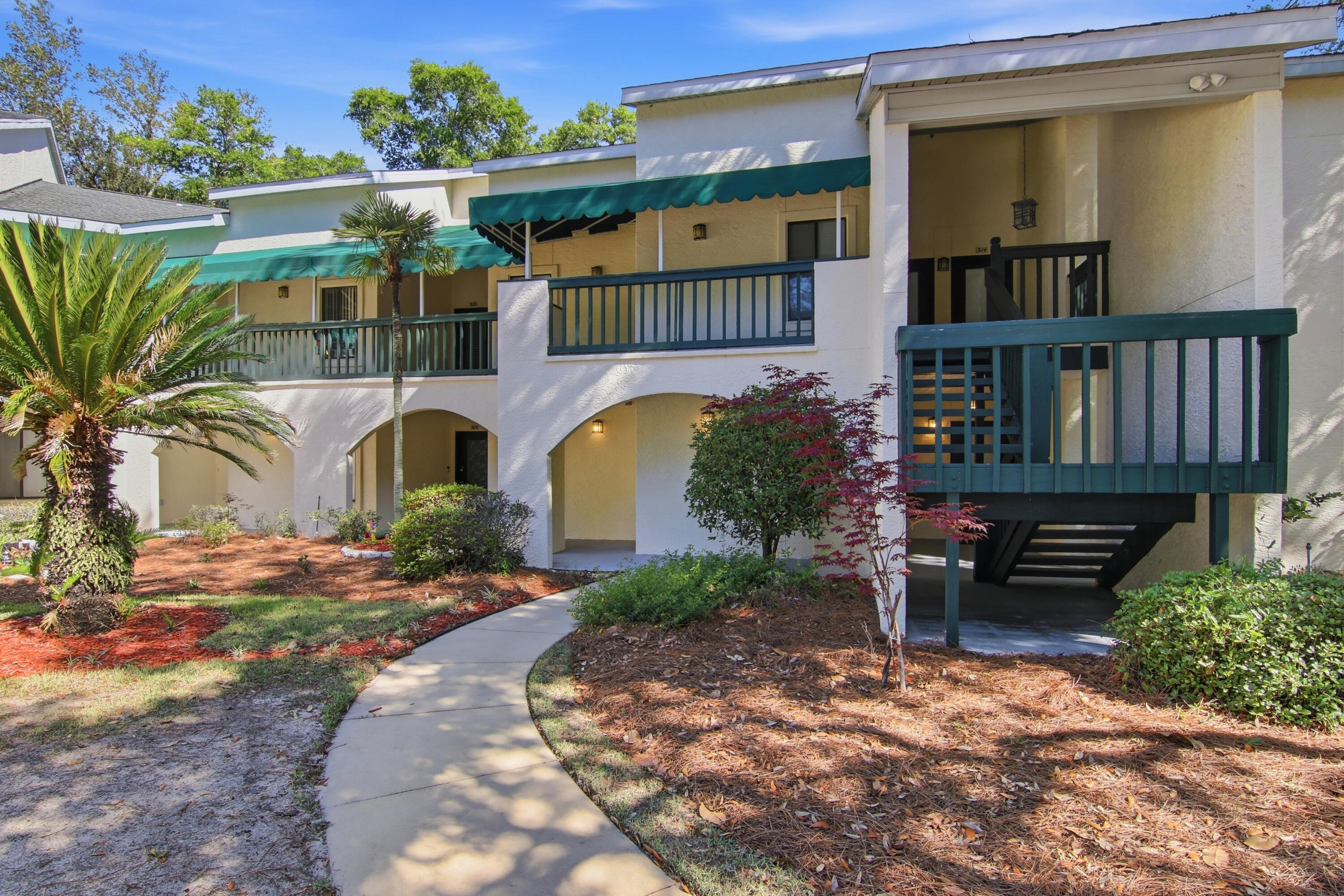 LAKESIDE CONDO AT BLUEWATER BAY - Residential