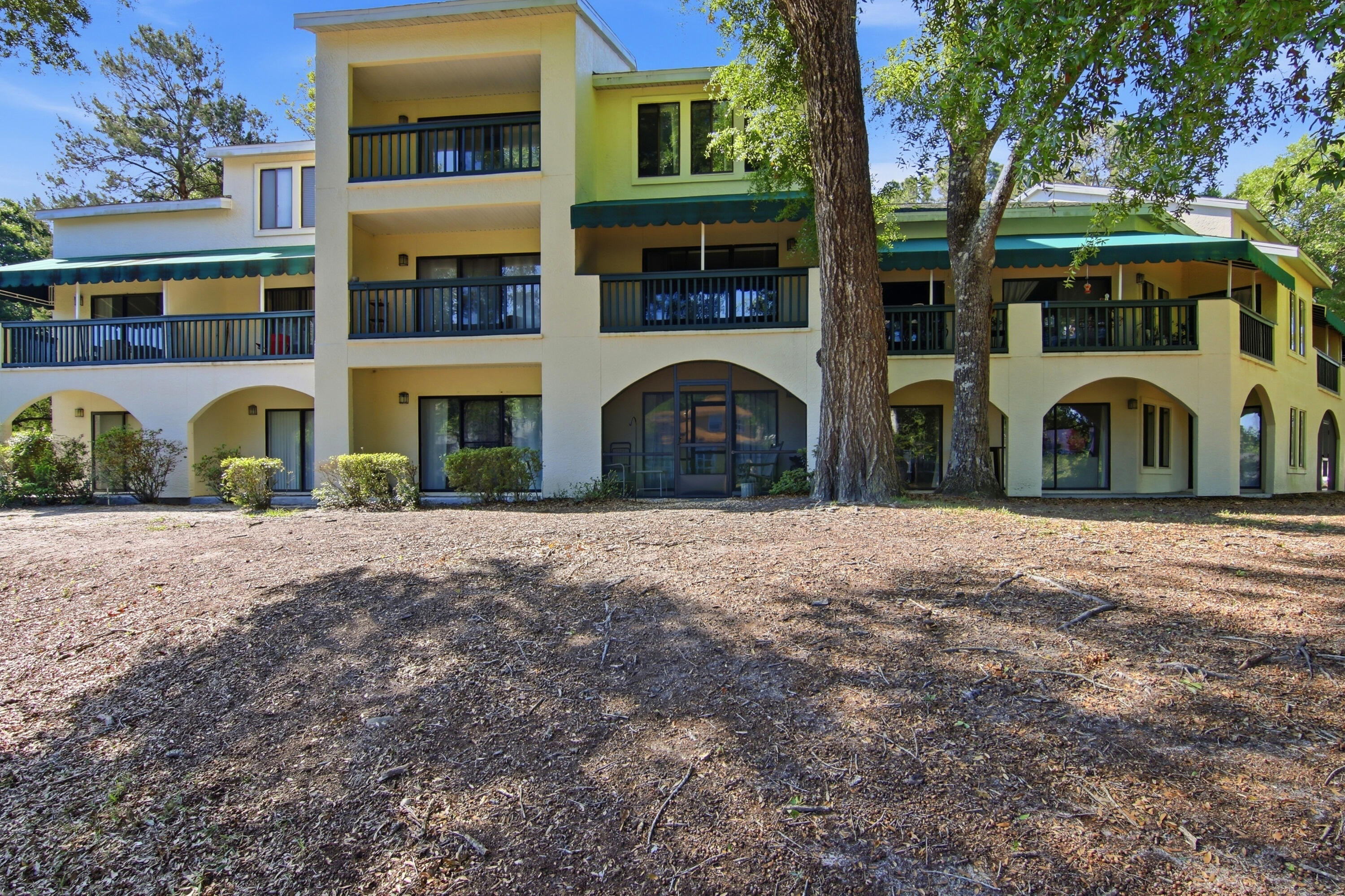 LAKESIDE CONDO AT BLUEWATER BAY - Residential