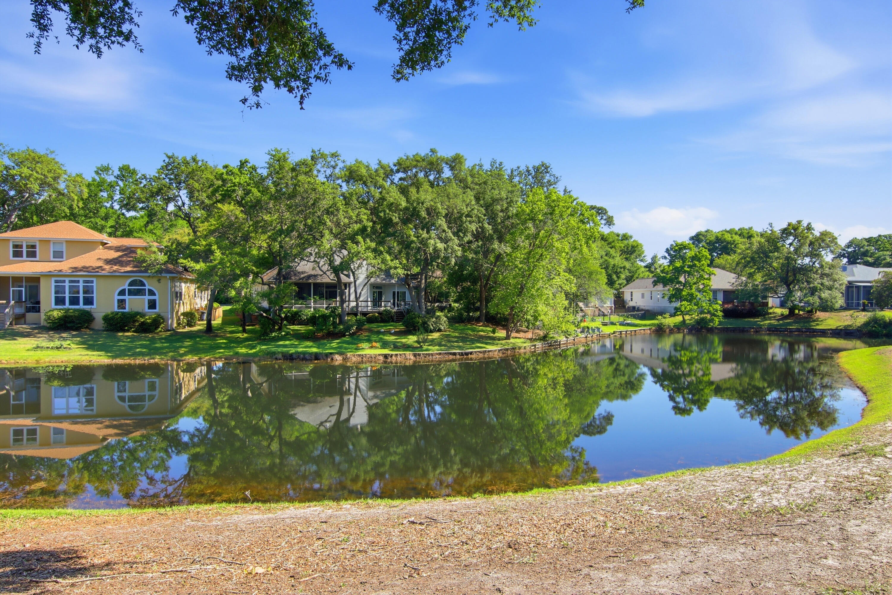 LAKESIDE CONDO AT BLUEWATER BAY - Residential