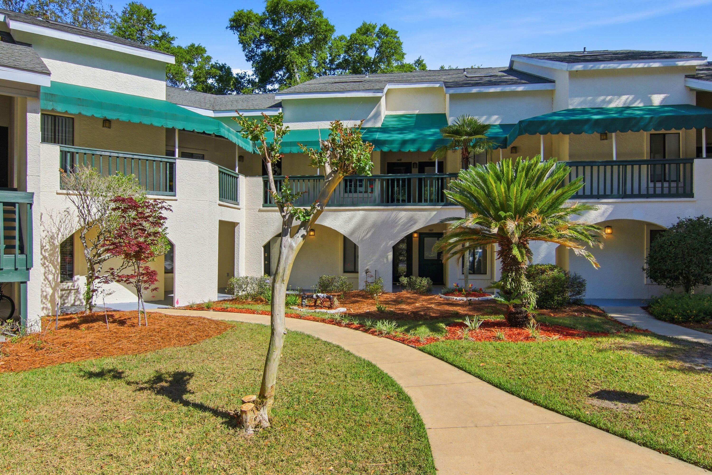 LAKESIDE CONDO AT BLUEWATER BAY - Residential
