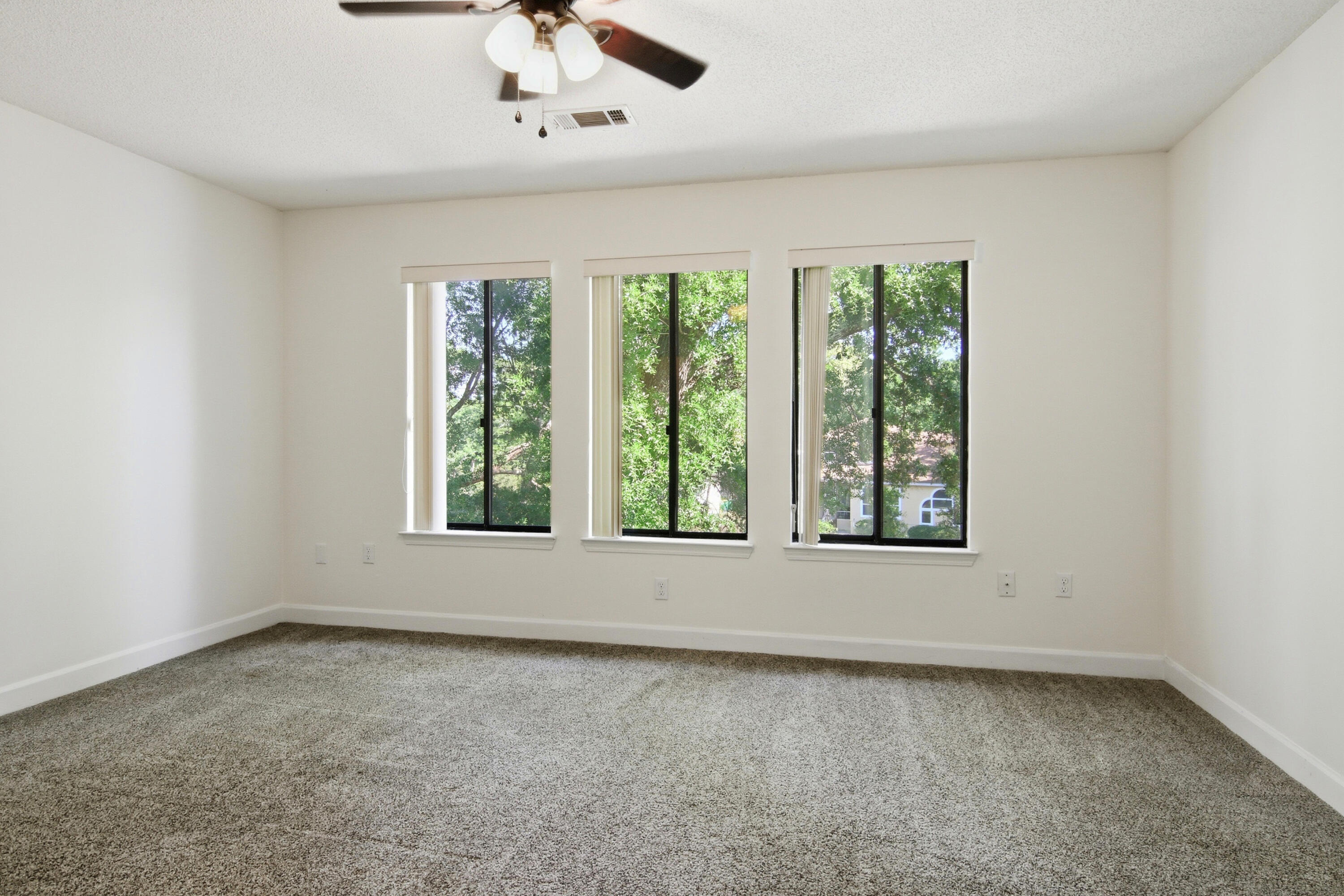 LAKESIDE CONDO AT BLUEWATER BAY - Residential