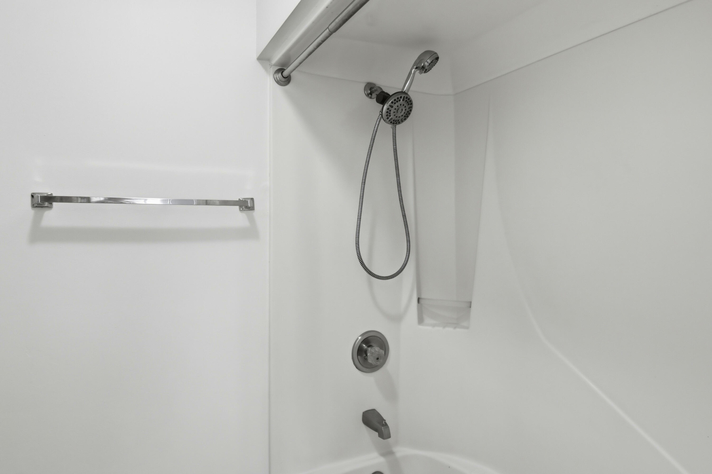 LAKESIDE CONDO AT BLUEWATER BAY - Residential