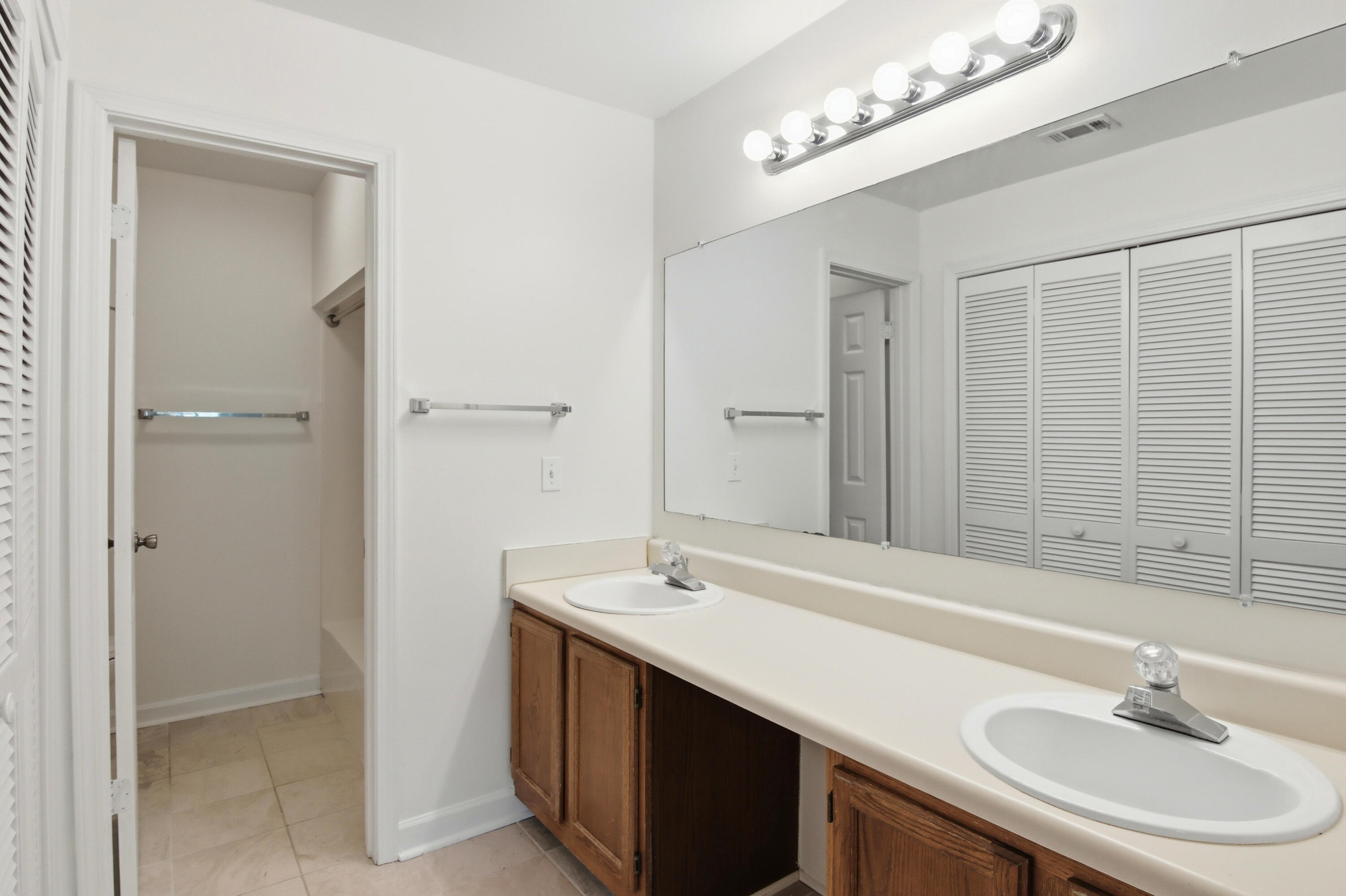 LAKESIDE CONDO AT BLUEWATER BAY - Residential