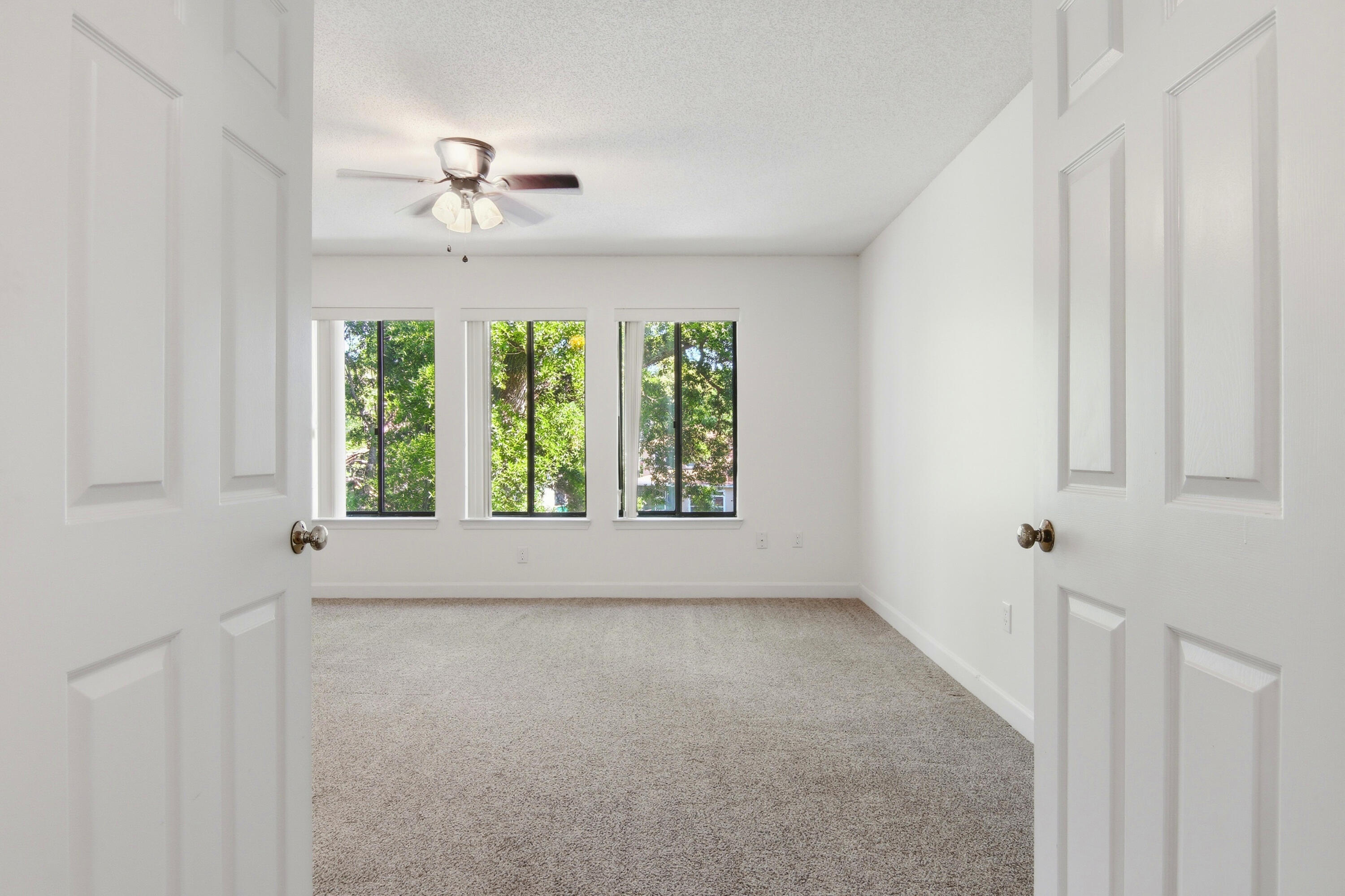 LAKESIDE CONDO AT BLUEWATER BAY - Residential