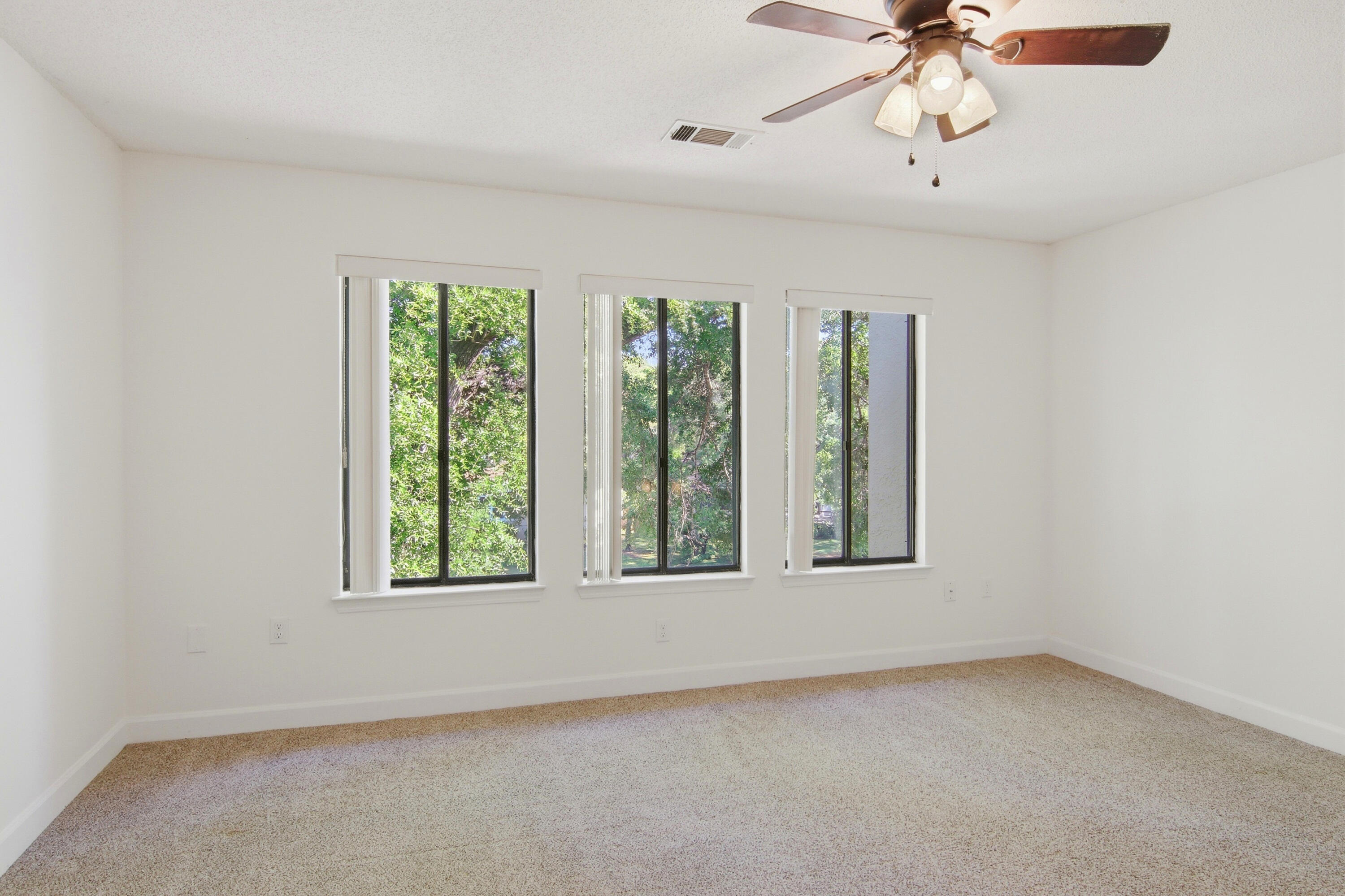 LAKESIDE CONDO AT BLUEWATER BAY - Residential