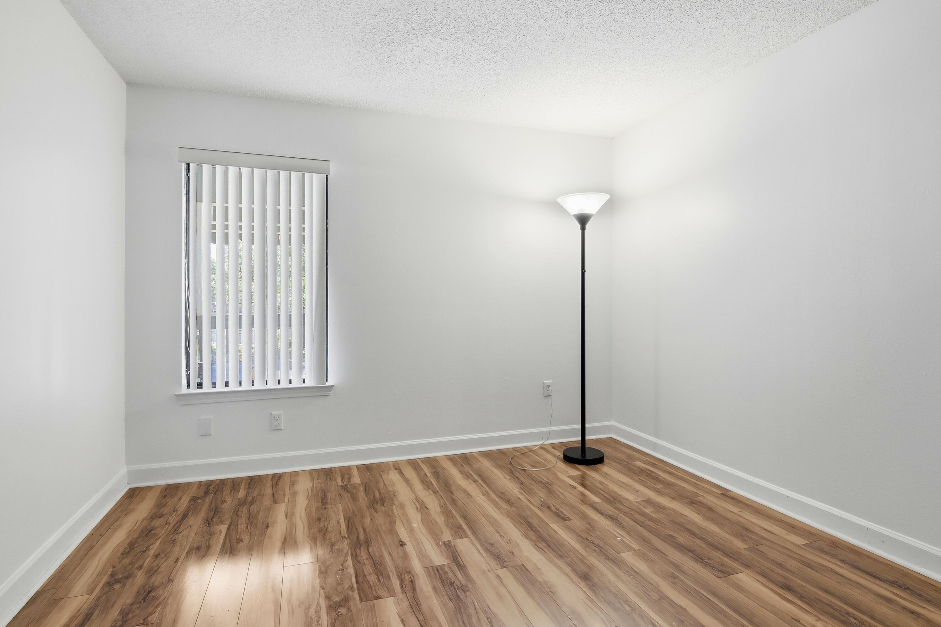 LAKESIDE CONDO AT BLUEWATER BAY - Residential