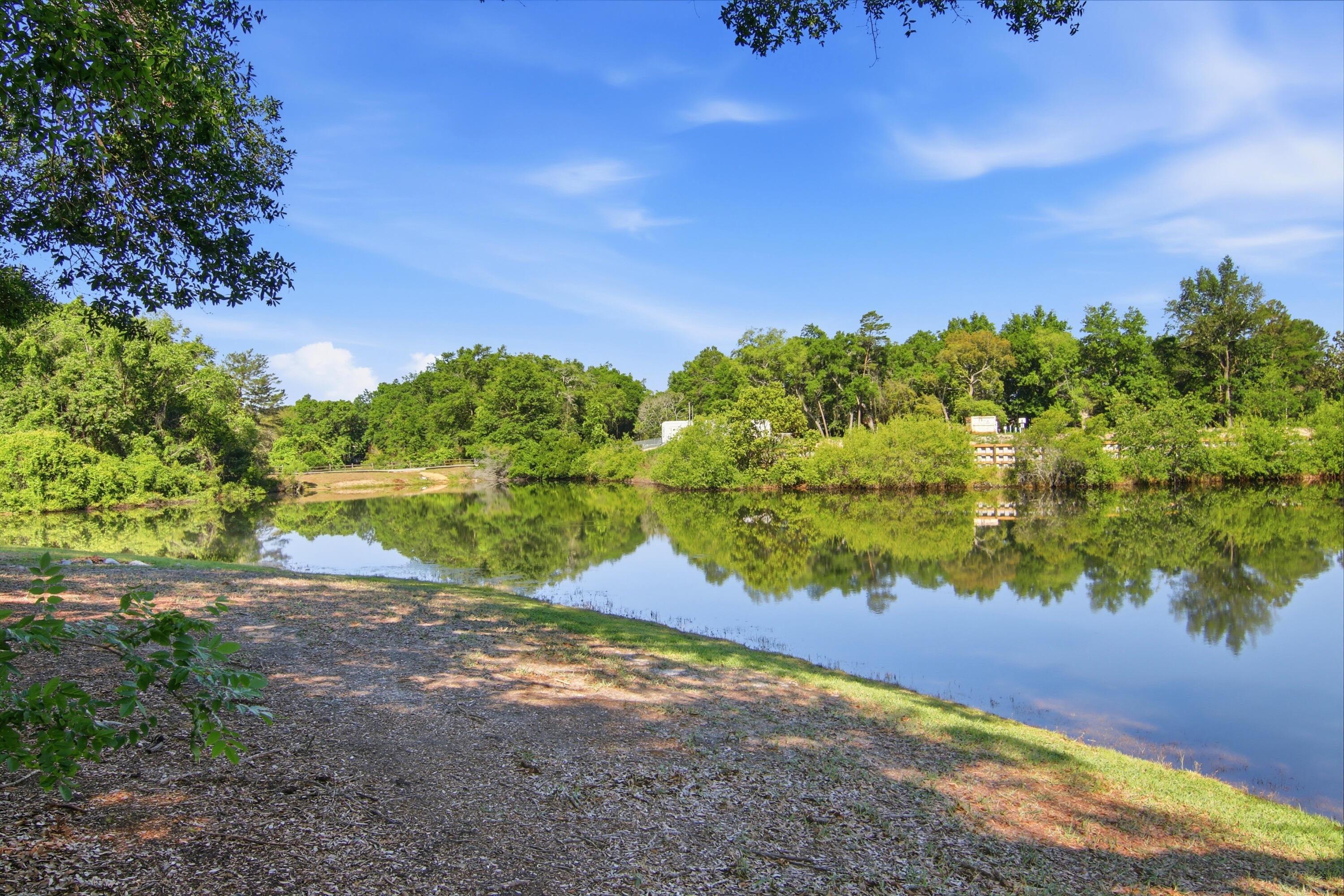 LAKESIDE CONDO AT BLUEWATER BAY - Residential