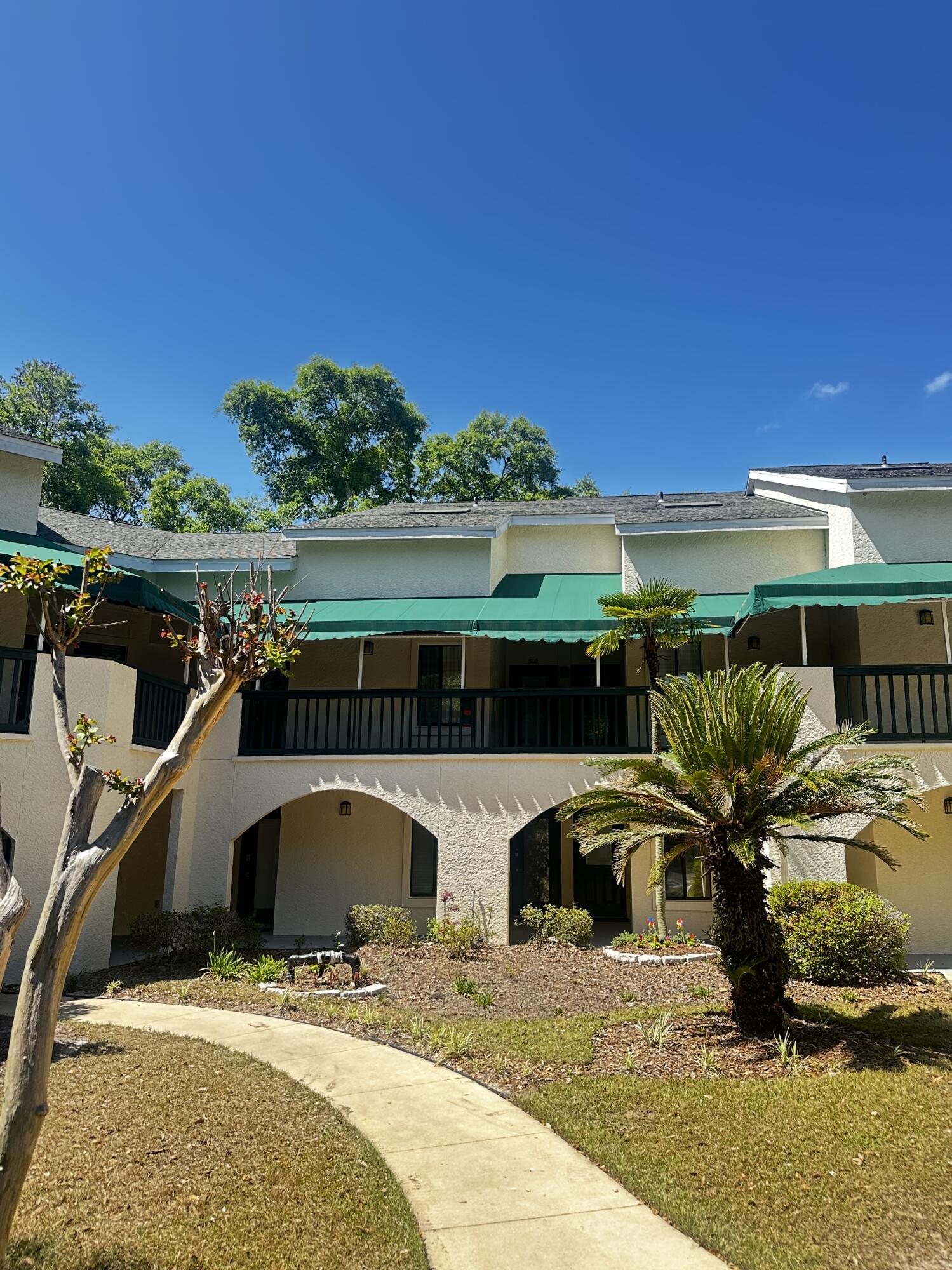 LAKESIDE CONDO AT BLUEWATER BAY - Residential