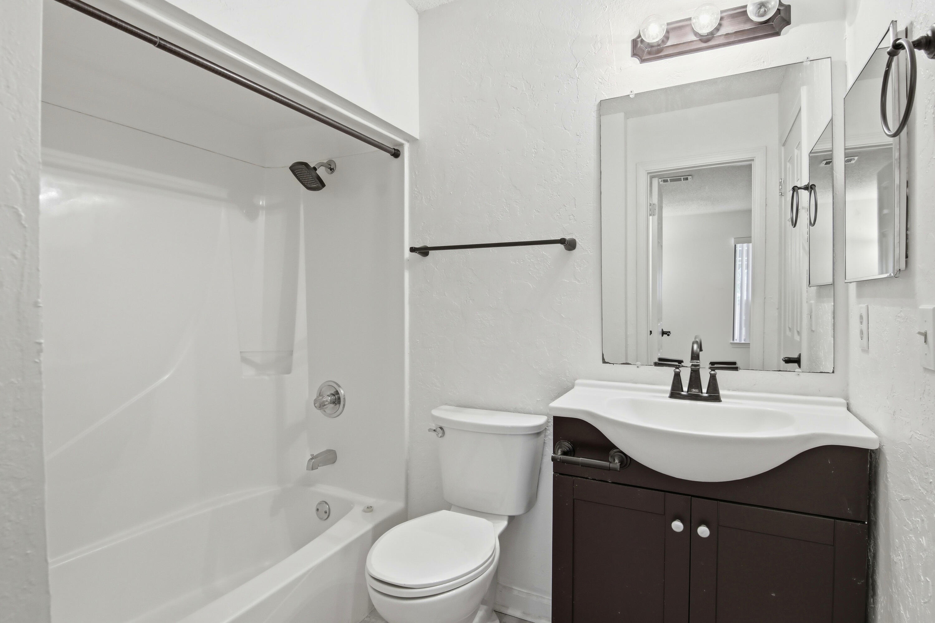 LAKESIDE CONDO AT BLUEWATER BAY - Residential