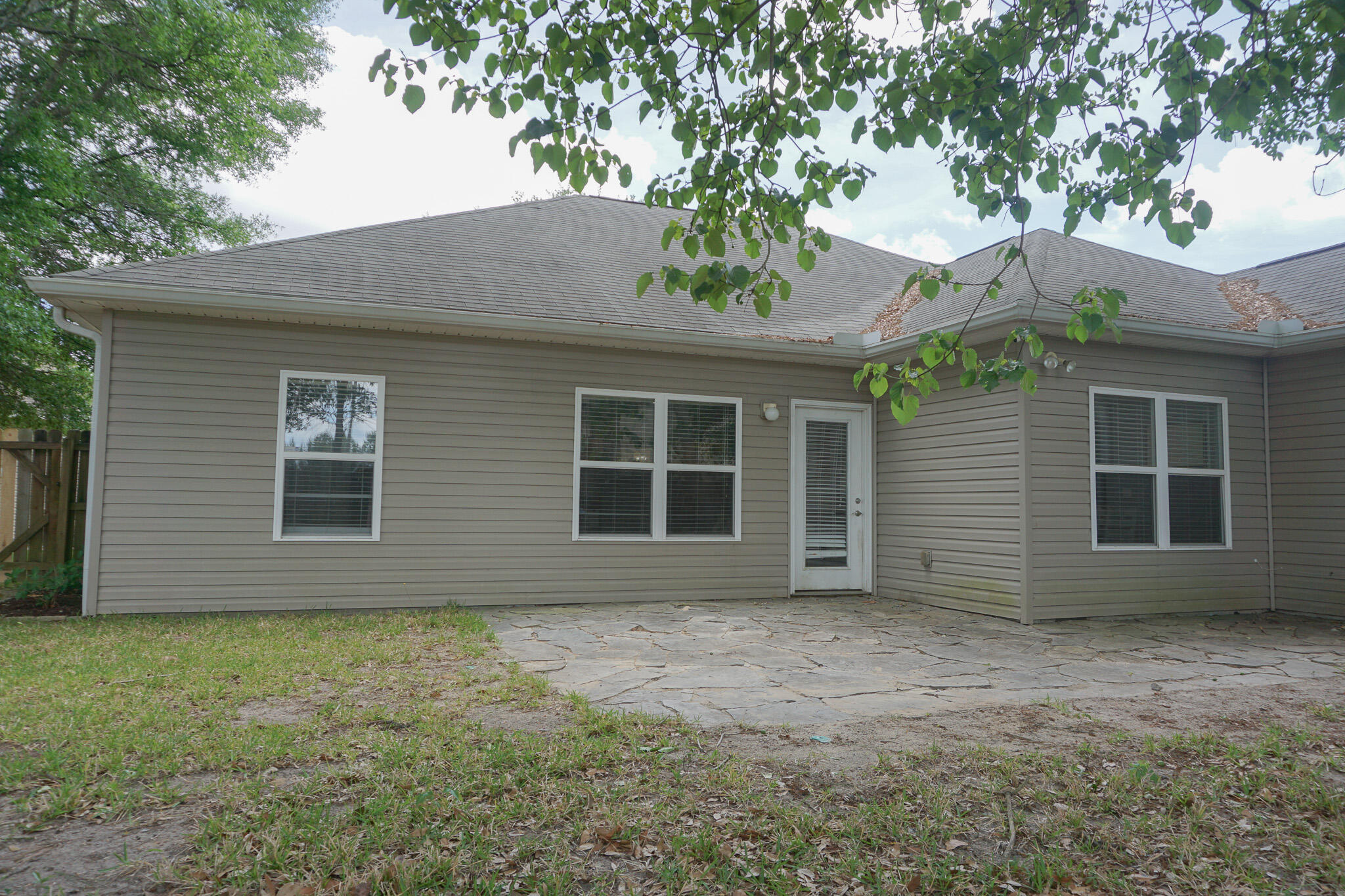 HERITAGE MANOR - Residential Lease
