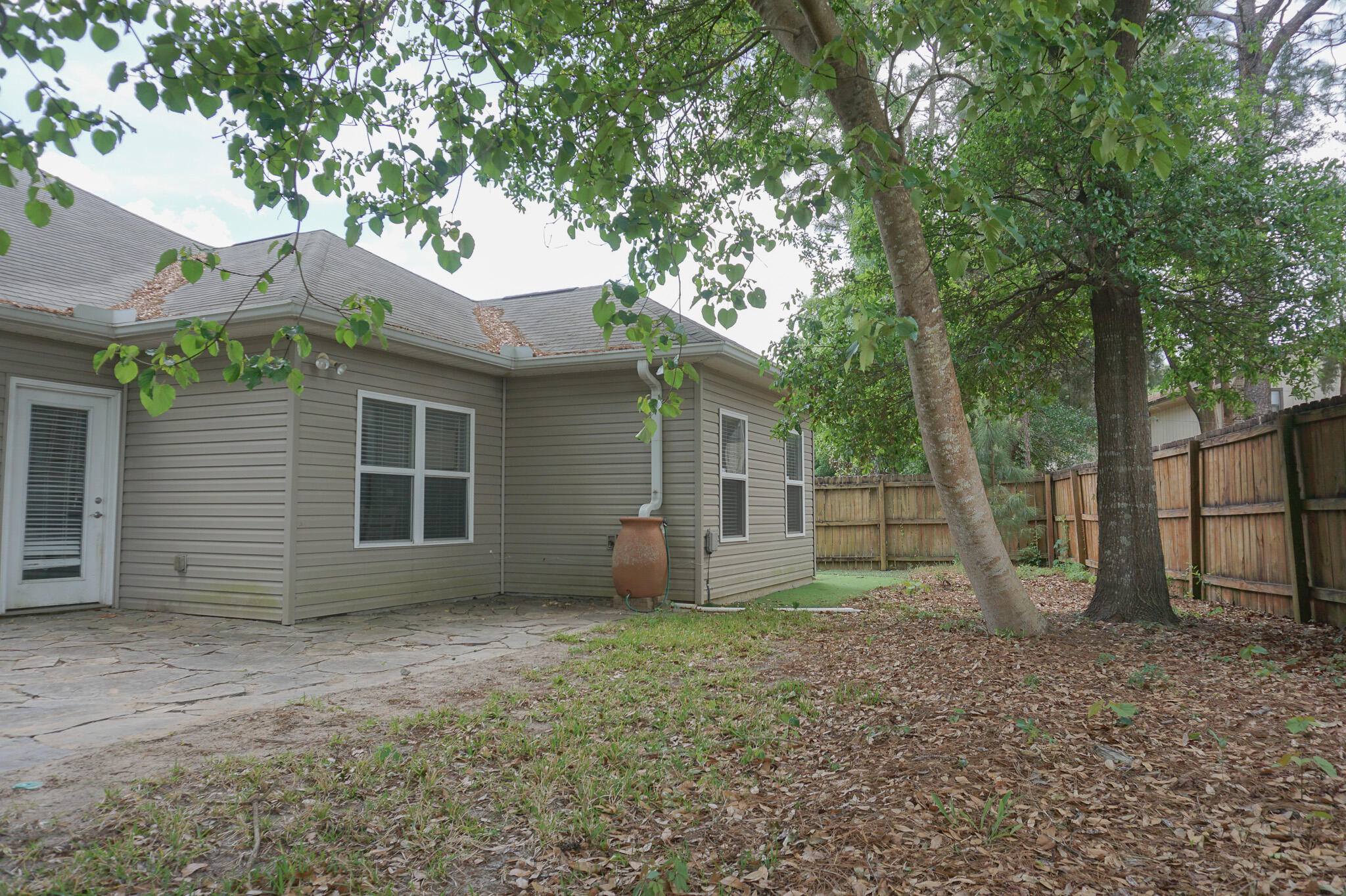 HERITAGE MANOR - Residential Lease