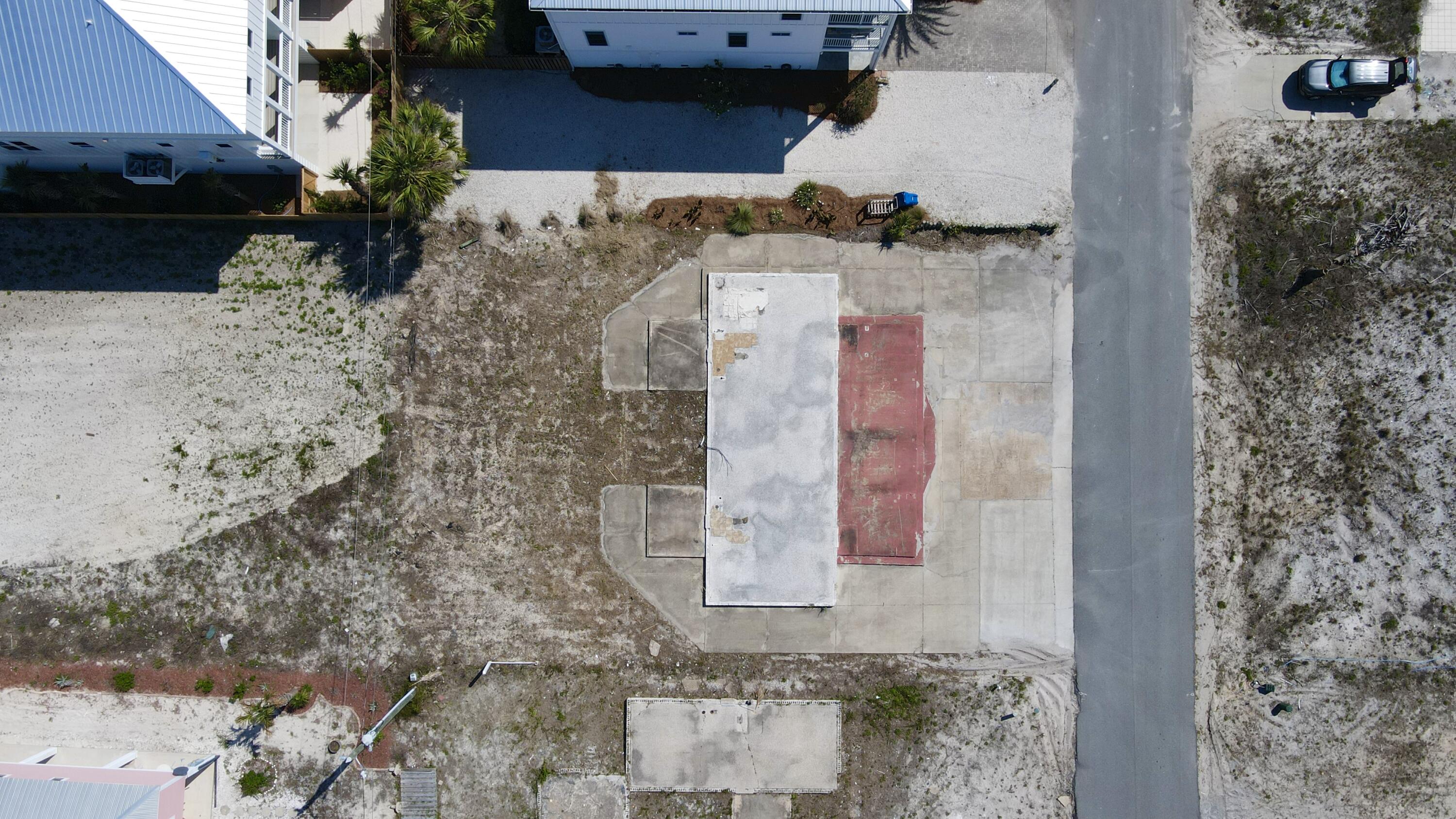 NO RECORDED SUBDIVISION - Land