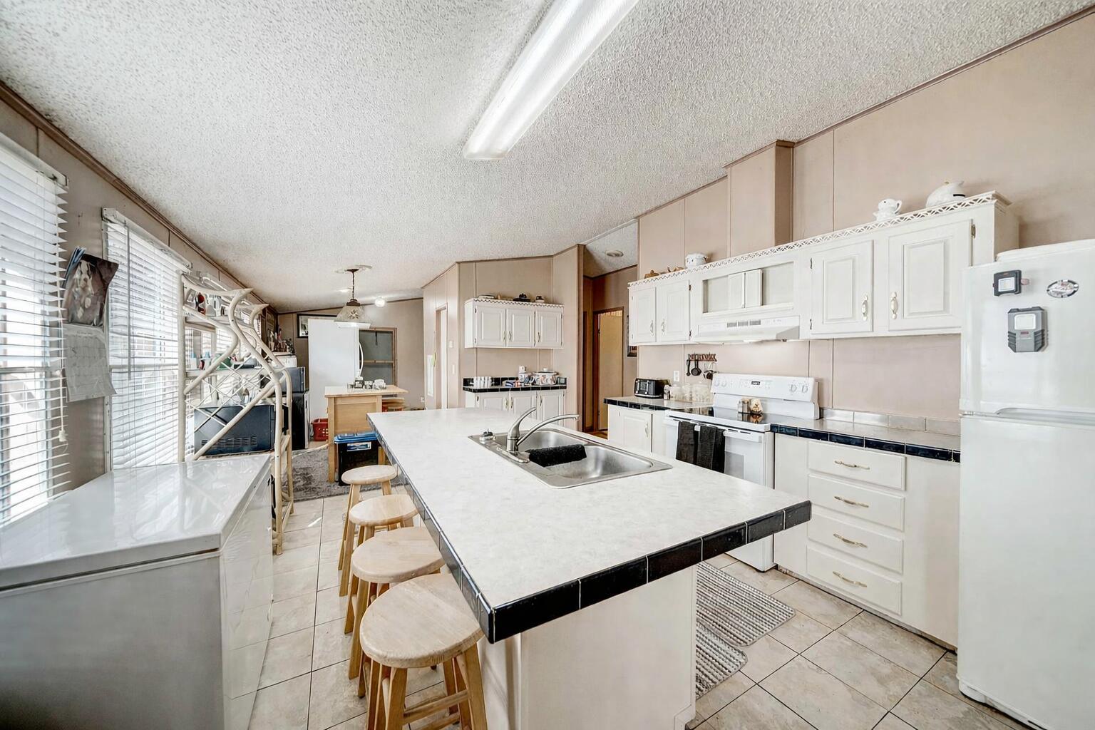 LAGUNA BEACH ESTATES 7TH ADDN - Residential