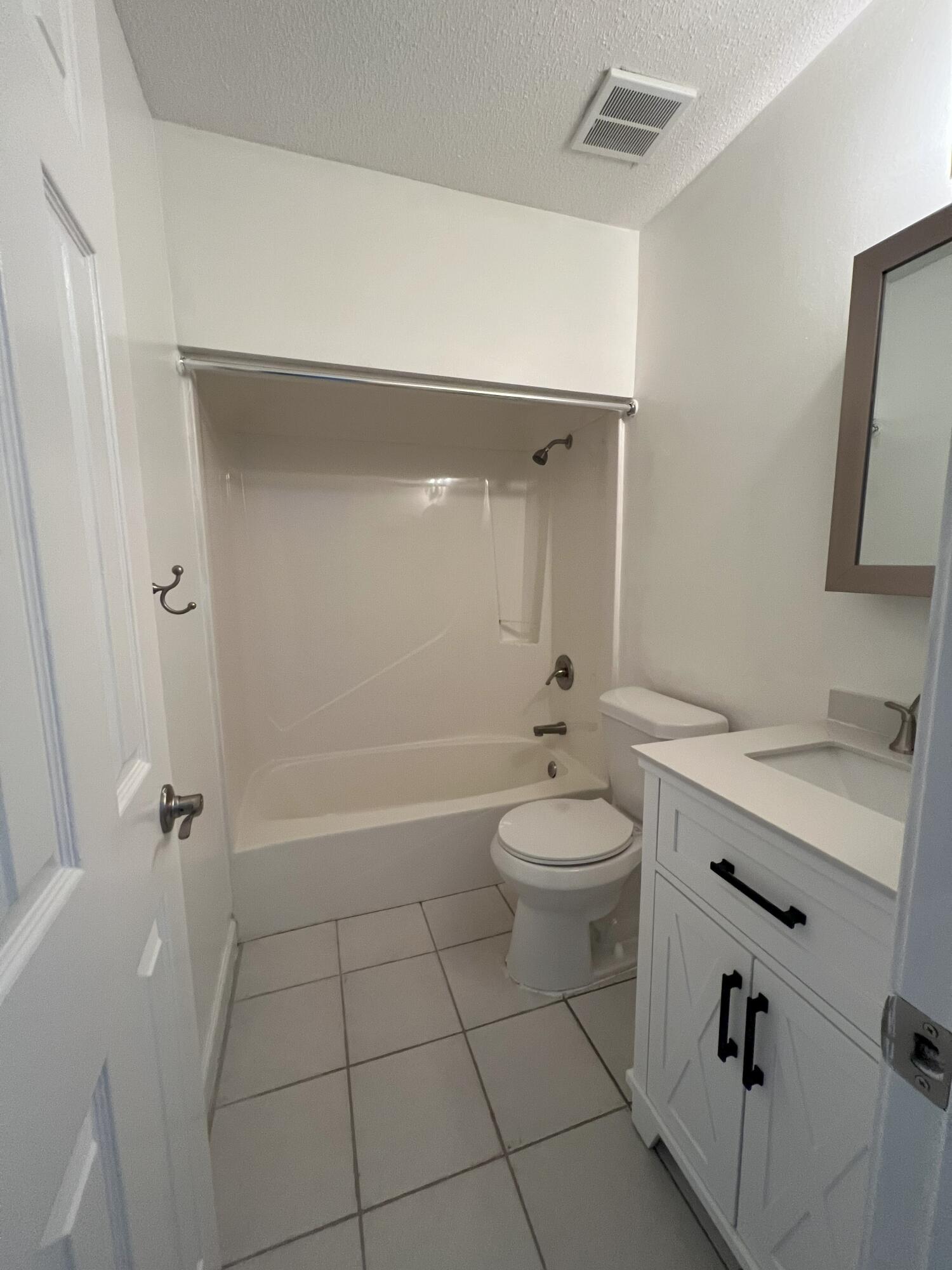 LAKESIDE VILLAGE - Residential Lease