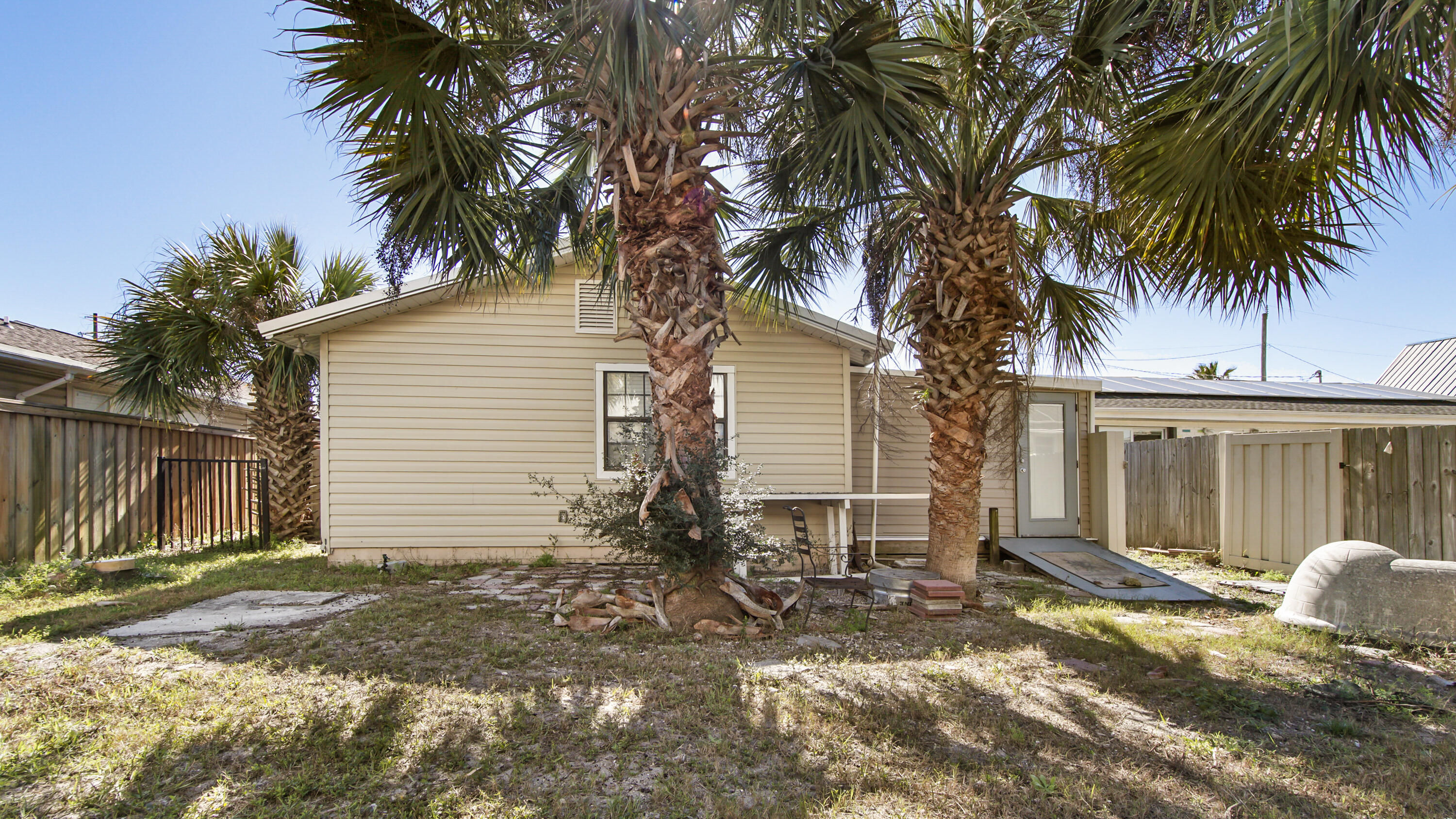 HOLIDAY BEACH UNIT 16 - Residential