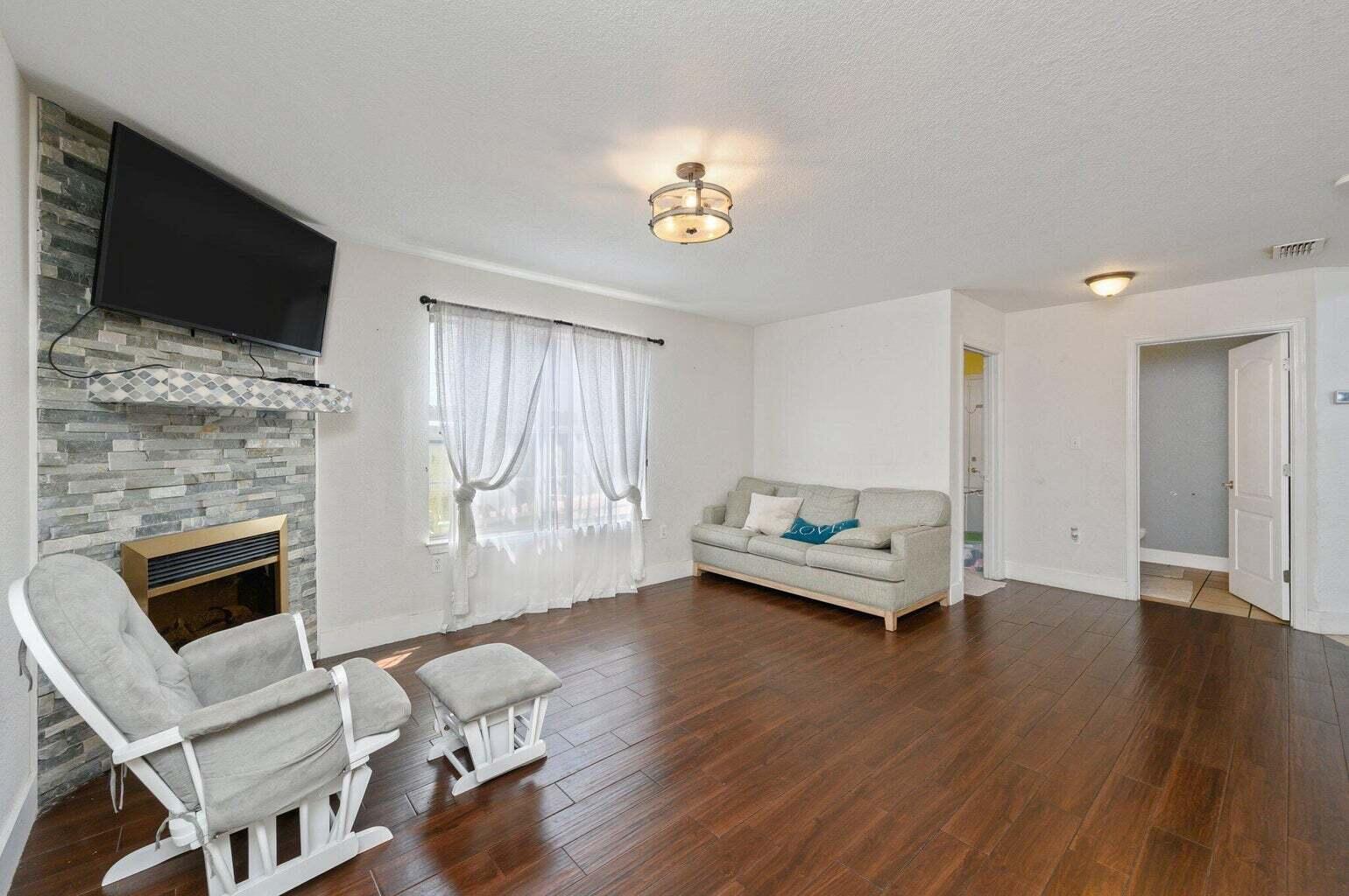 DRIFTWOOD ESTATES - Residential Lease