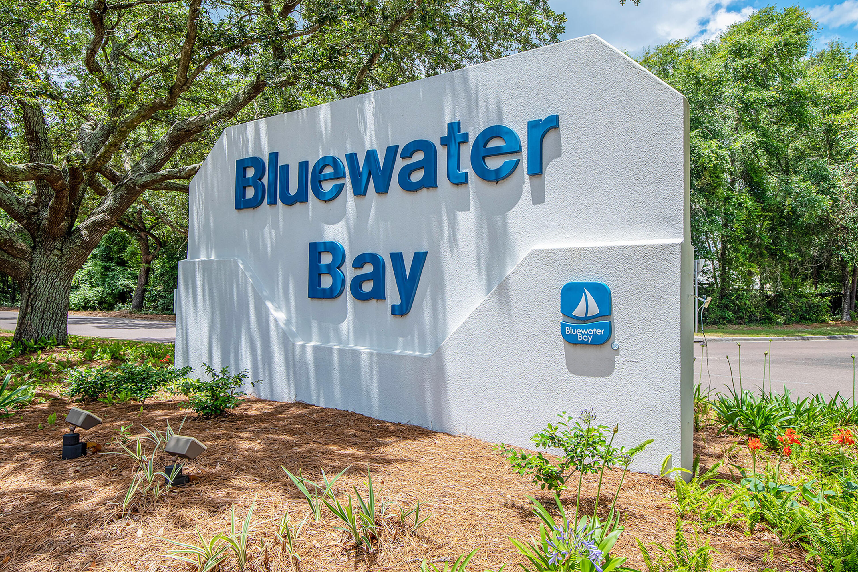 LAKESIDE CONDO AT BLUEWATER BAY - Residential