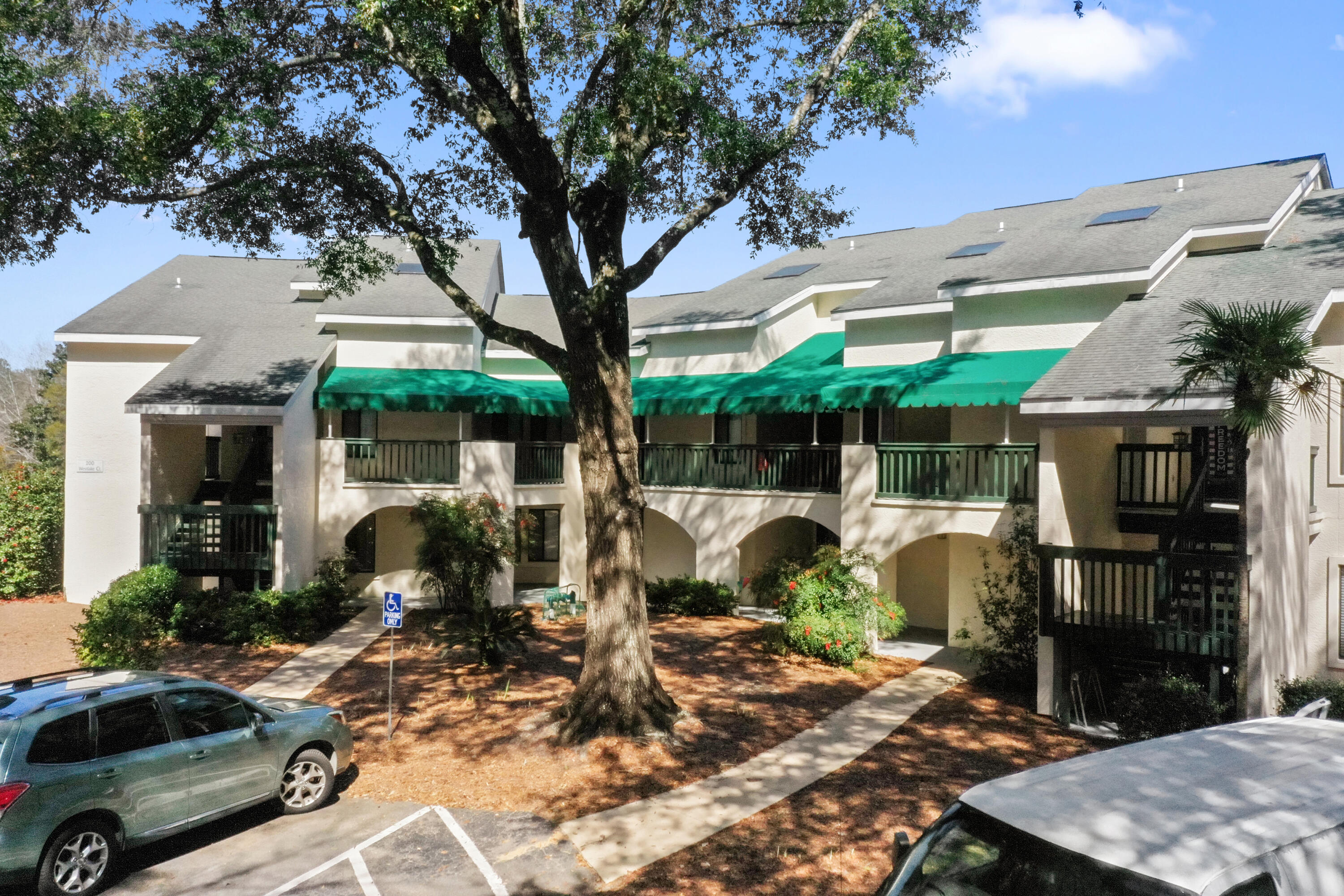 LAKESIDE CONDO AT BLUEWATER BAY - Residential