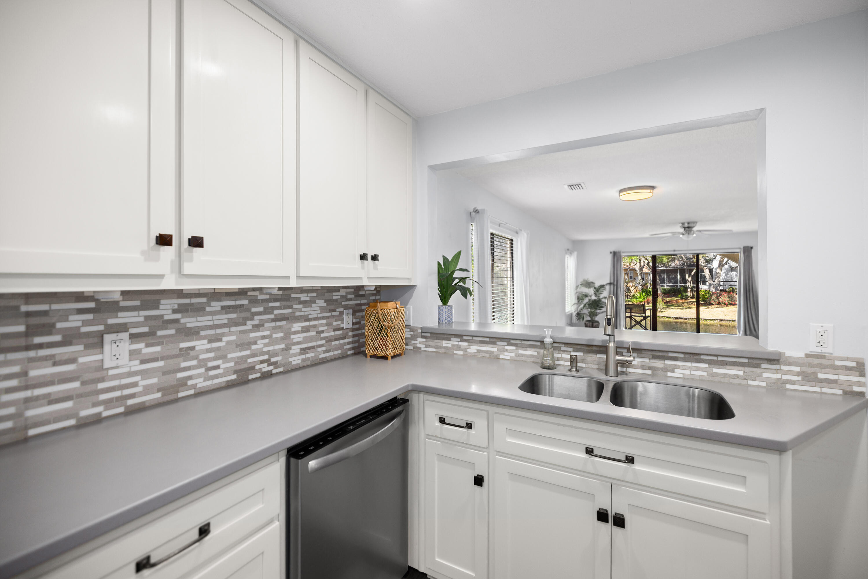 LAKESIDE CONDO AT BLUEWATER BAY - Residential