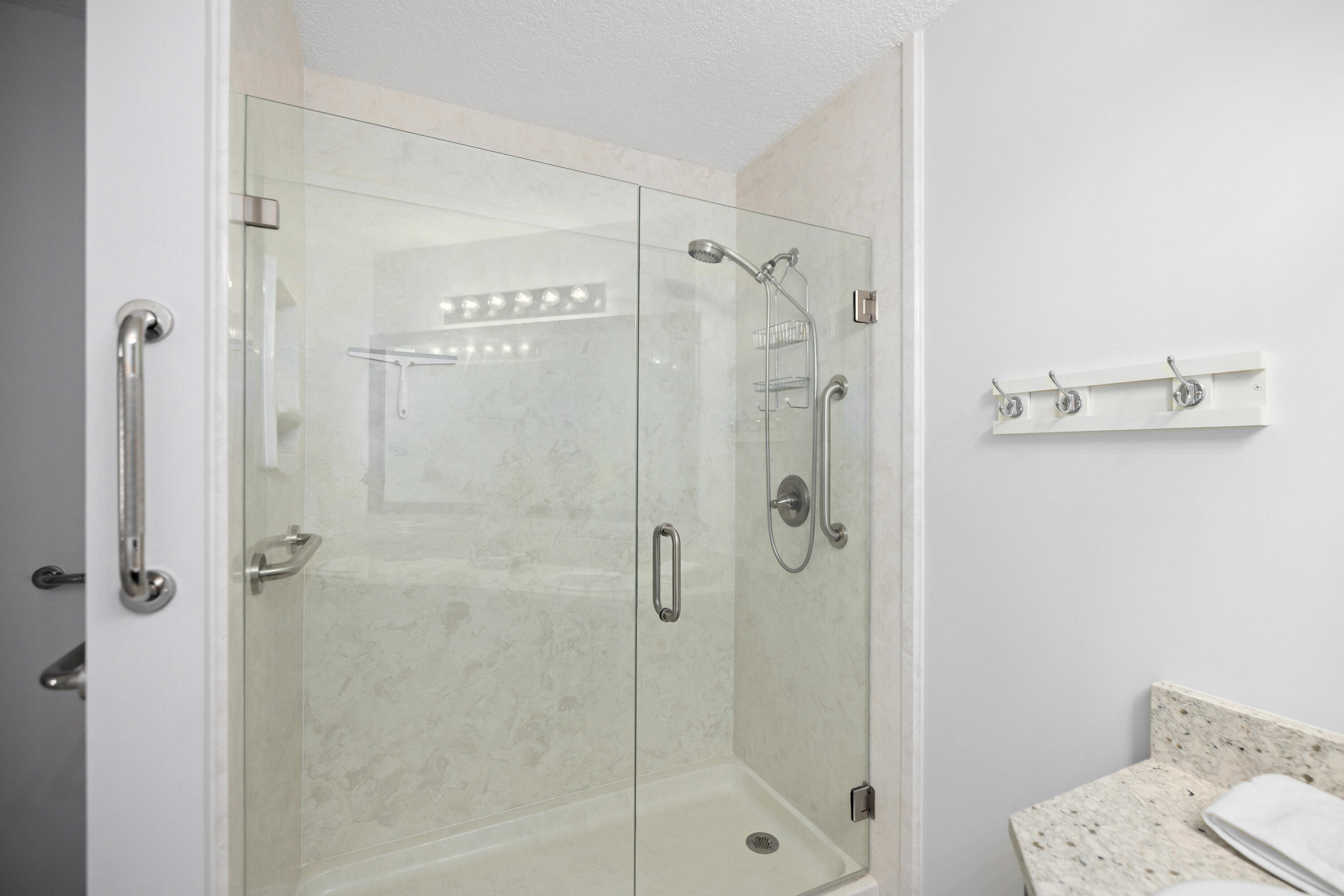 LAKESIDE CONDO AT BLUEWATER BAY - Residential