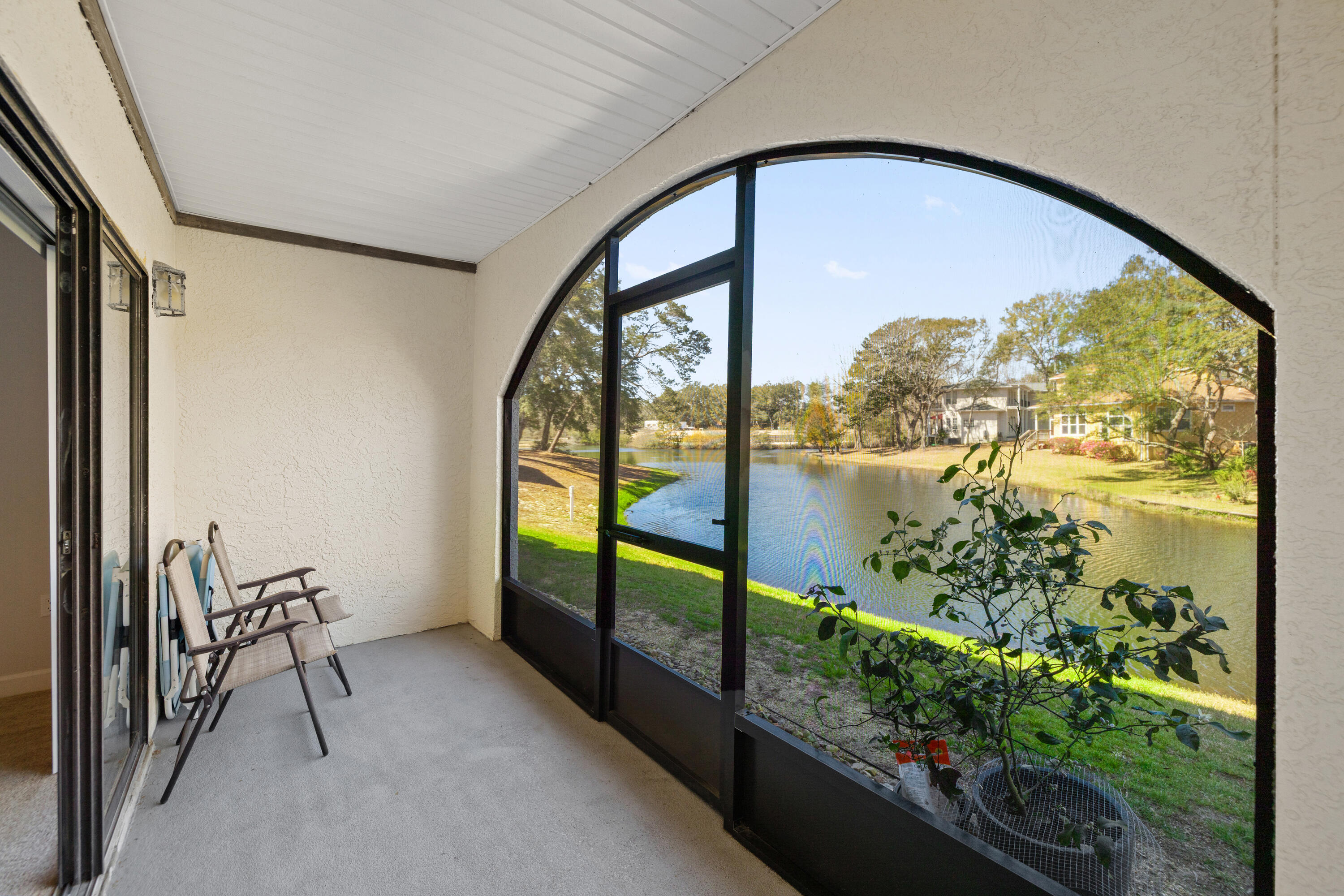 LAKESIDE CONDO AT BLUEWATER BAY - Residential