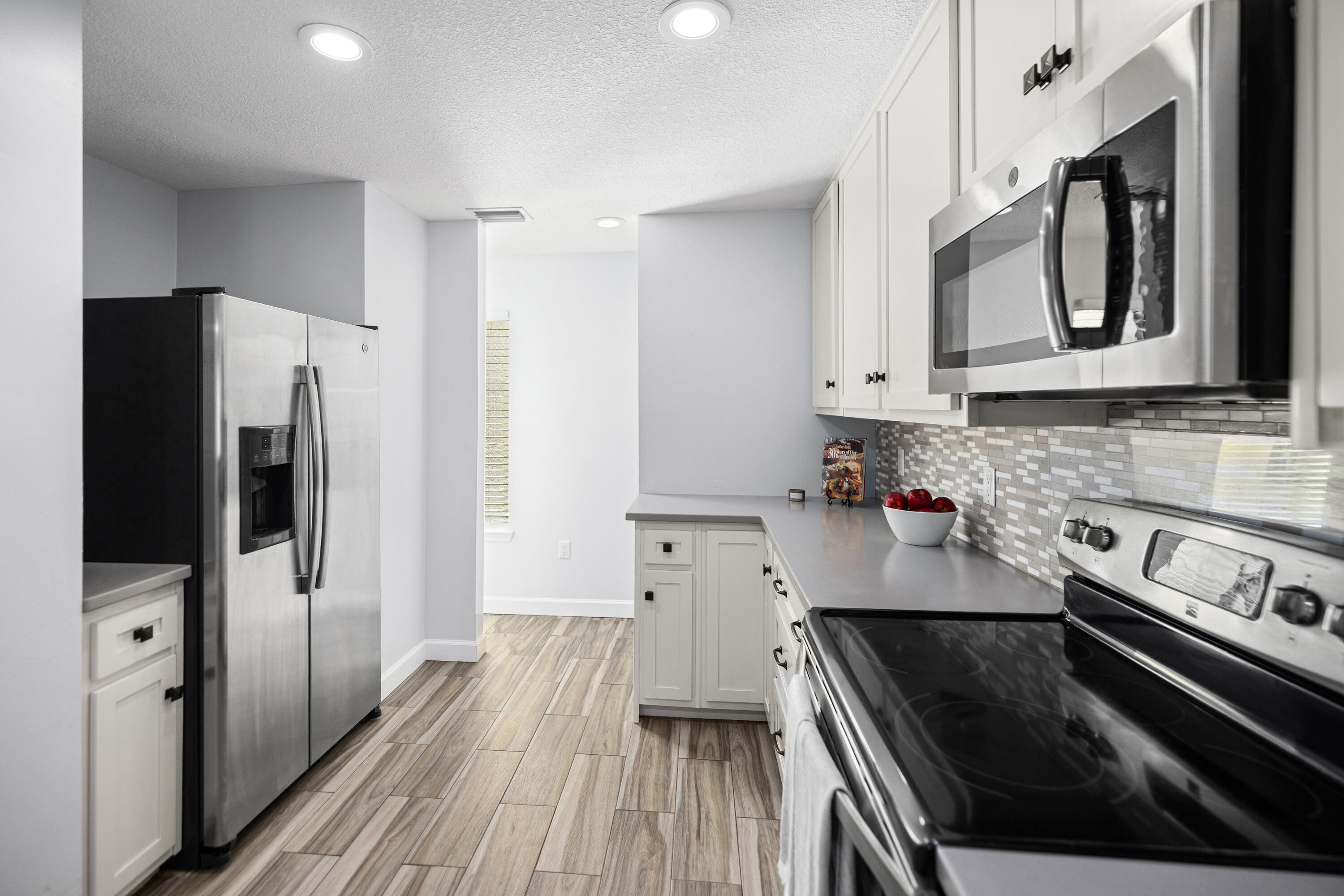 LAKESIDE CONDO AT BLUEWATER BAY - Residential