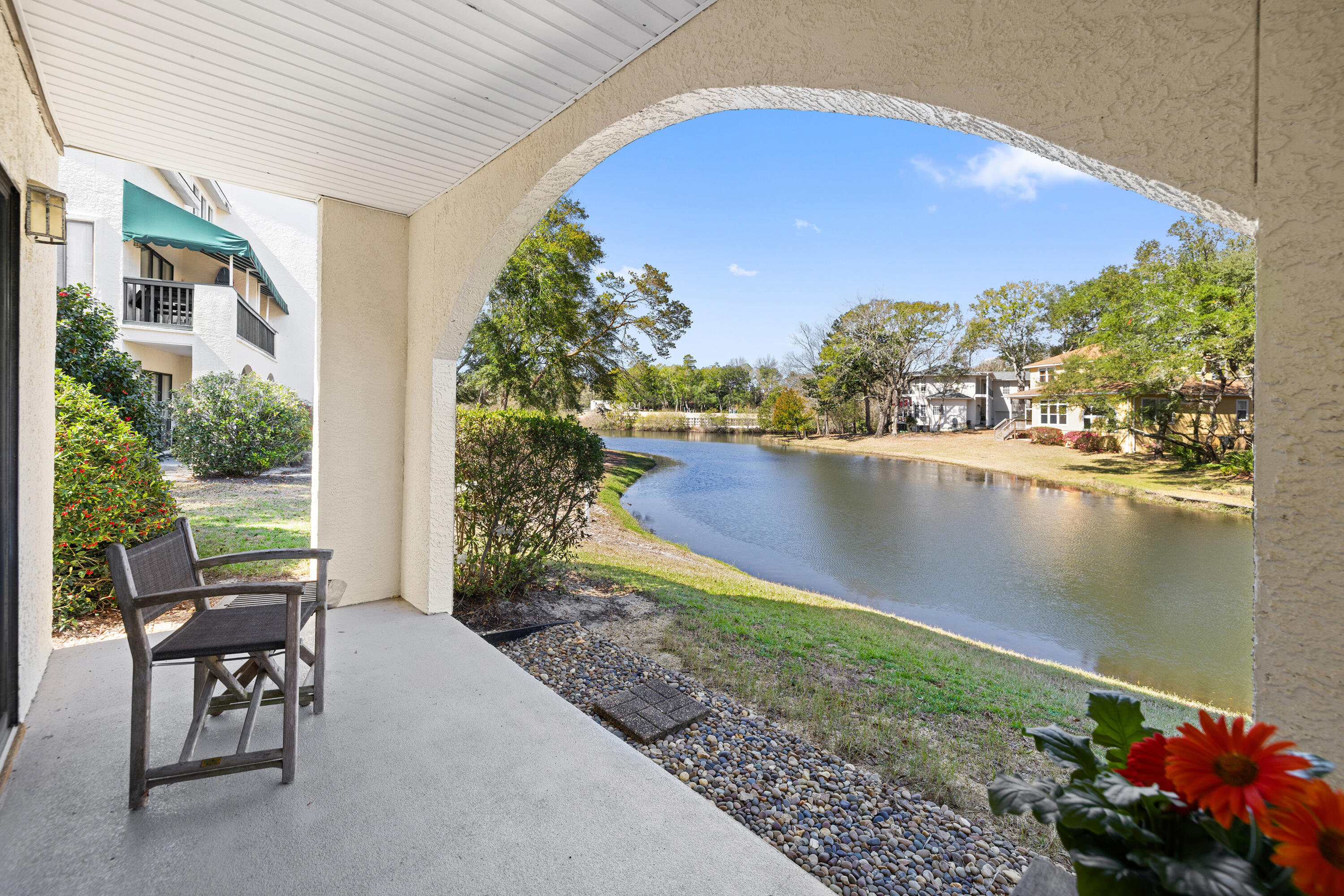 LAKESIDE CONDO AT BLUEWATER BAY - Residential