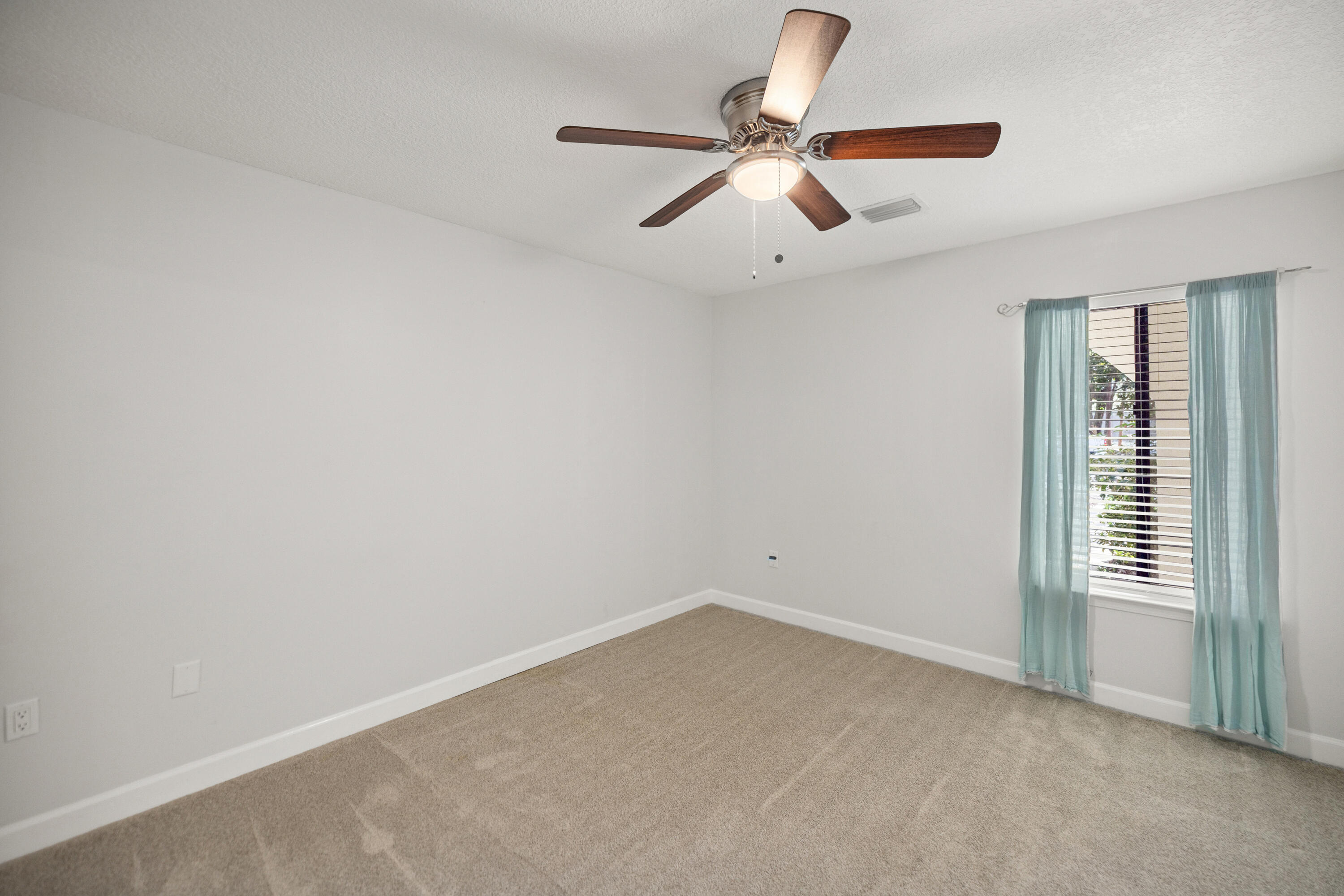 LAKESIDE CONDO AT BLUEWATER BAY - Residential