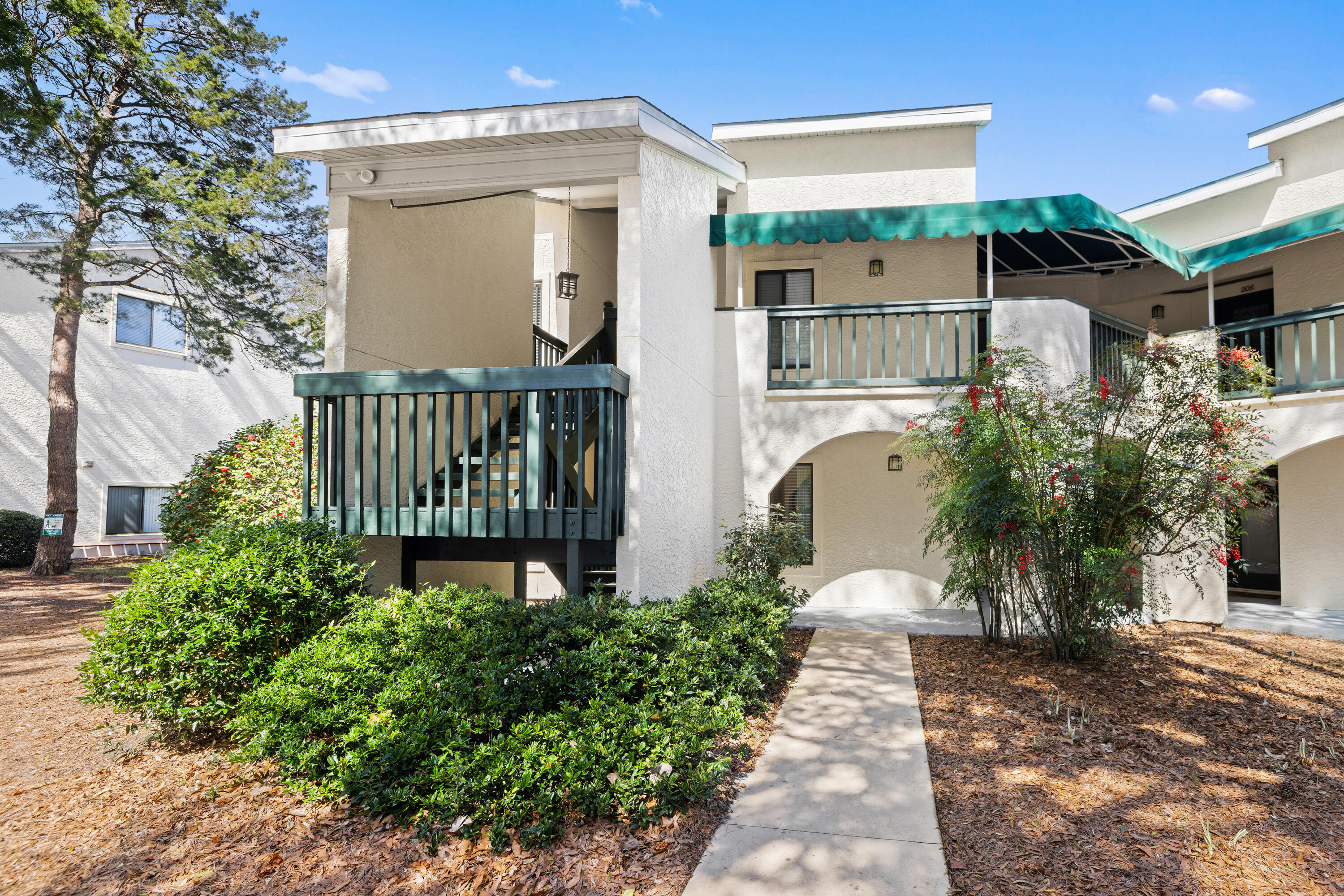 LAKESIDE CONDO AT BLUEWATER BAY - Residential