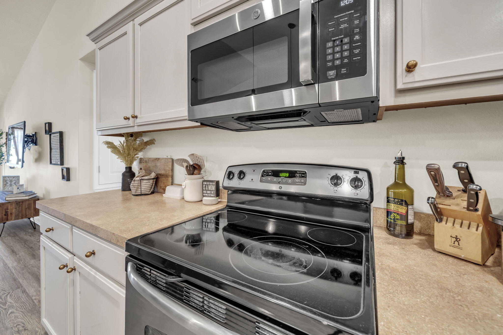 ALICIA PLACE - Residential