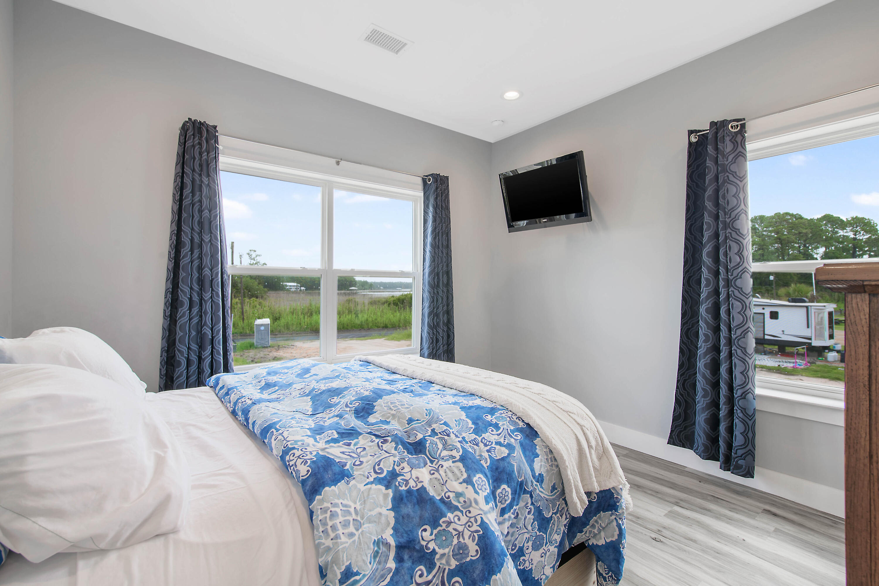 METES & BOUNDS - Residential Lease