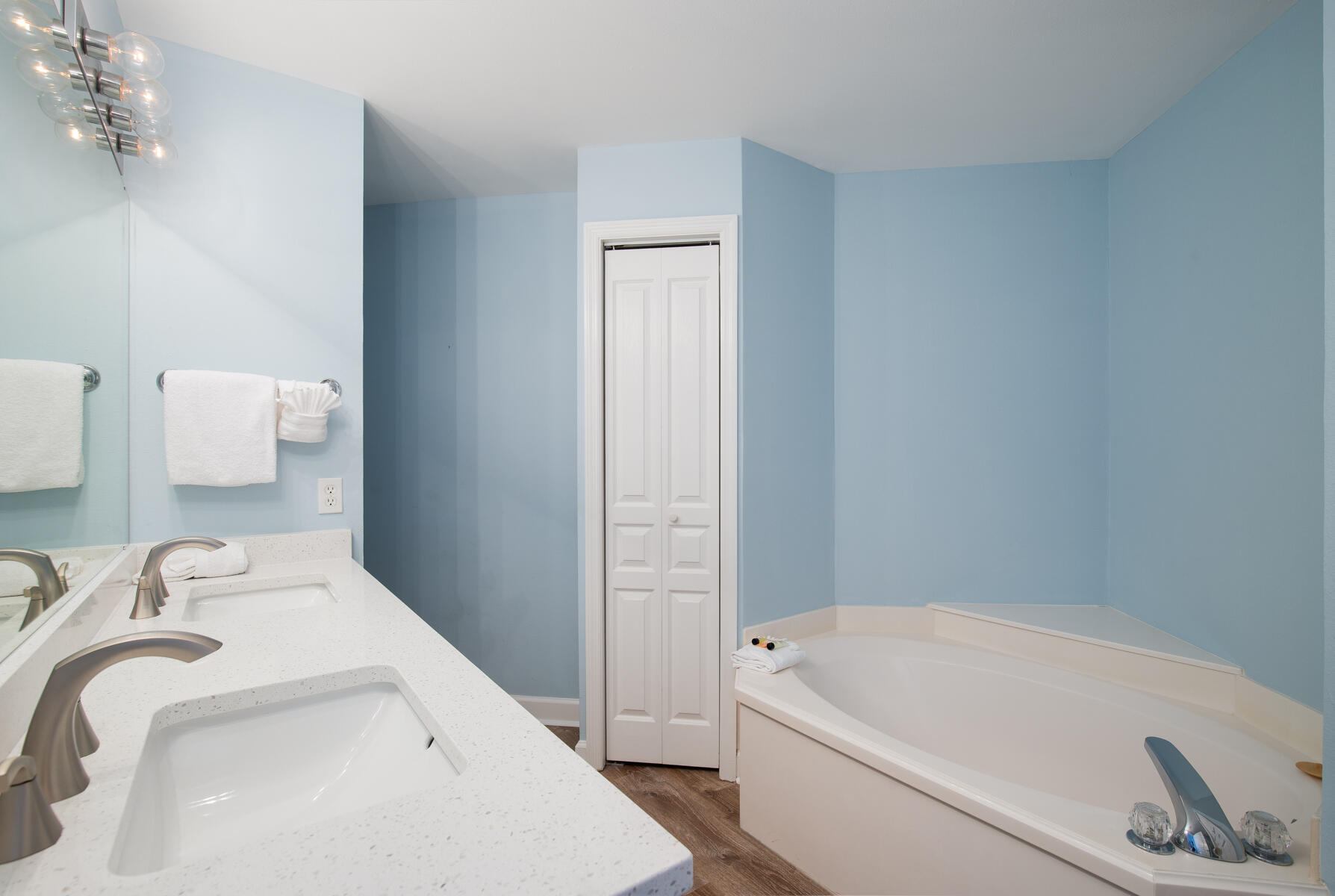 CRYSTAL VIEW CONDO - Residential